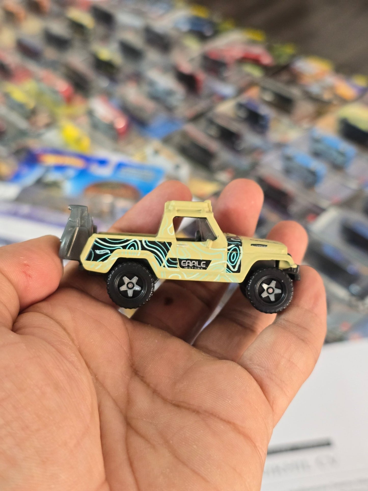 Hot Wheels 1967 Jeepster Commando - Uncarded (Imported) - Kinder Logs