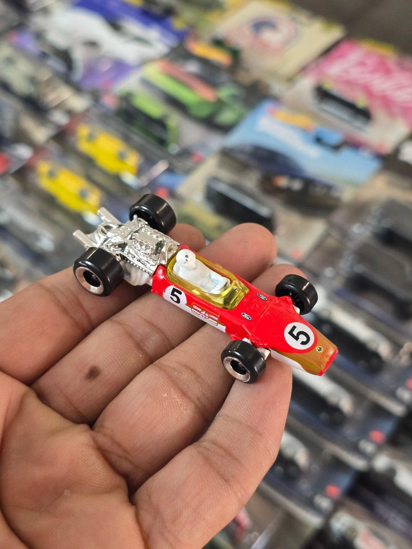 Hot Wheels 1967 Lotus Type 49 - Red (Uncarded) - Kinder Logs