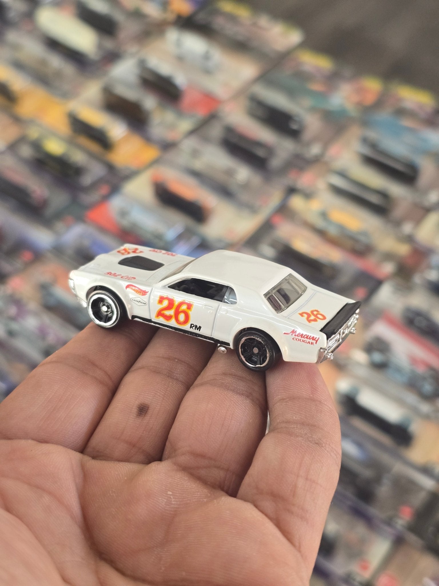 Hot Wheels 1968 Mercury Cougar - White Color (Uncarded) - Kinder Logs