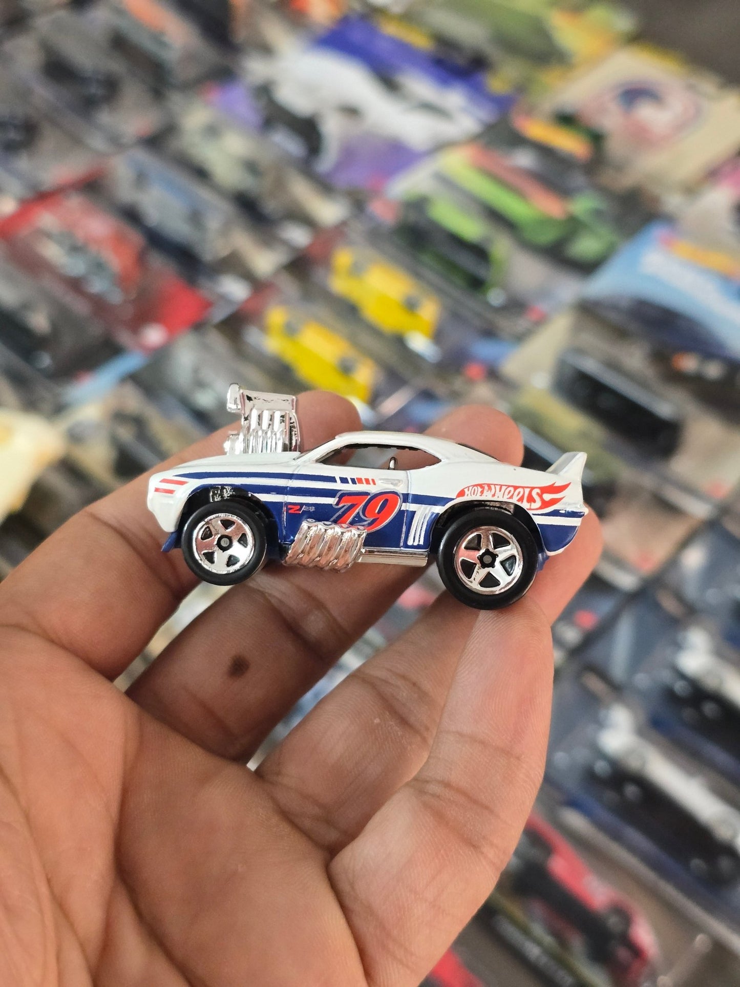 Hot Wheels 1969 Chevy Camaro Z28 Tooned - White (Uncarded) - Kinder Logs