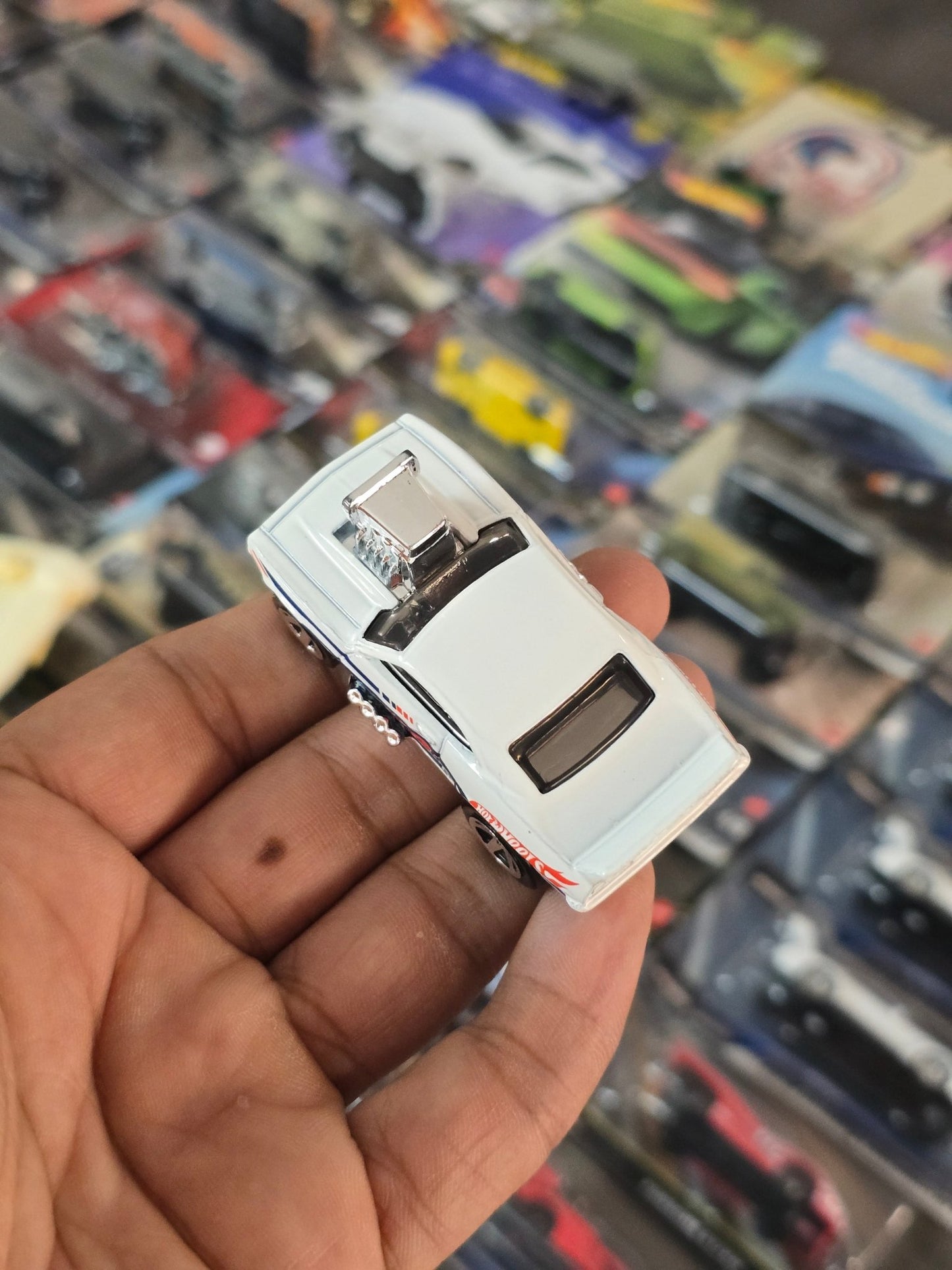 Hot Wheels 1969 Chevy Camaro Z28 Tooned - White (Uncarded) - Kinder Logs