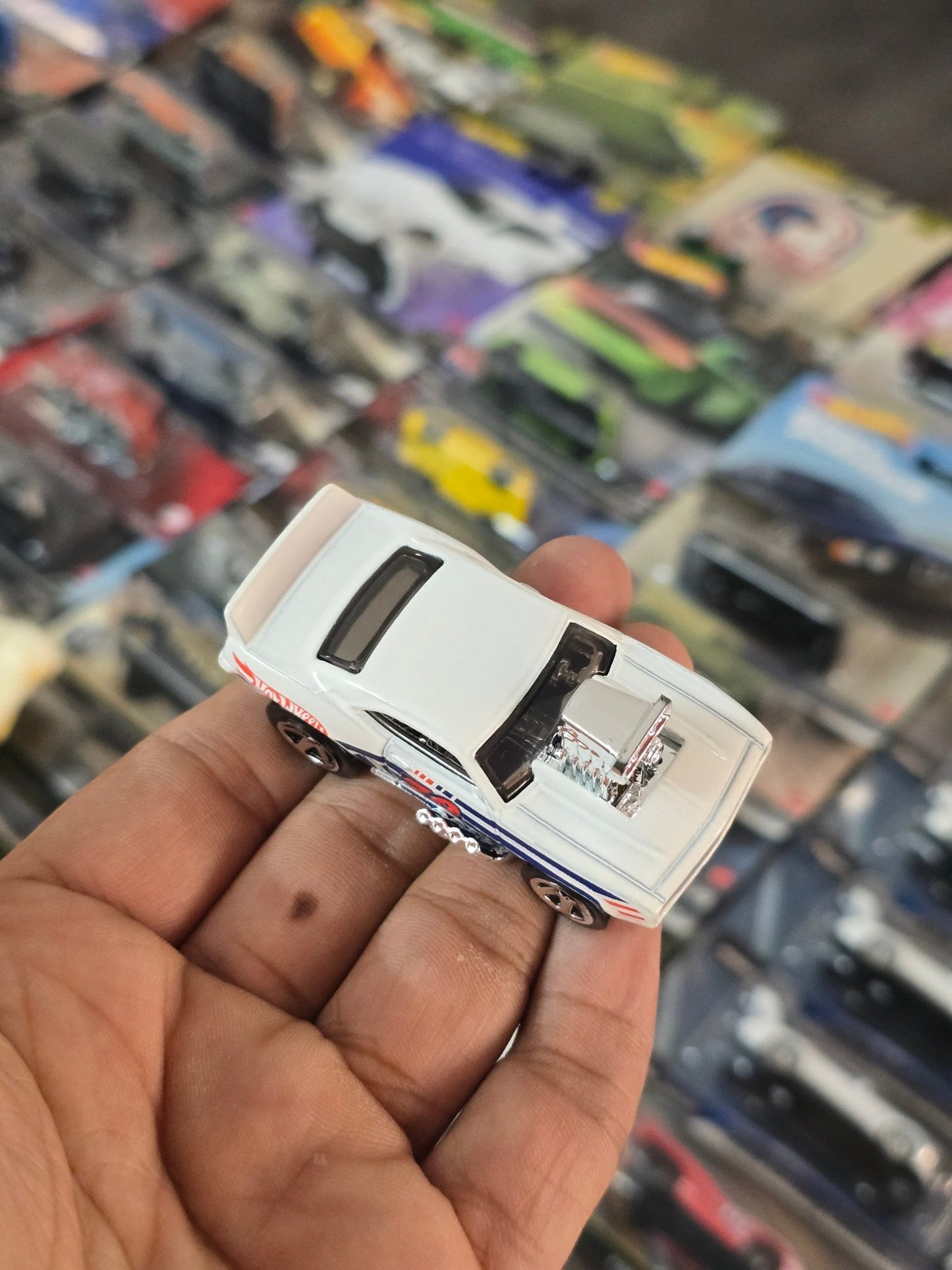 Hot Wheels 1969 Chevy Camaro Z28 Tooned - White (Uncarded) - Kinder Logs