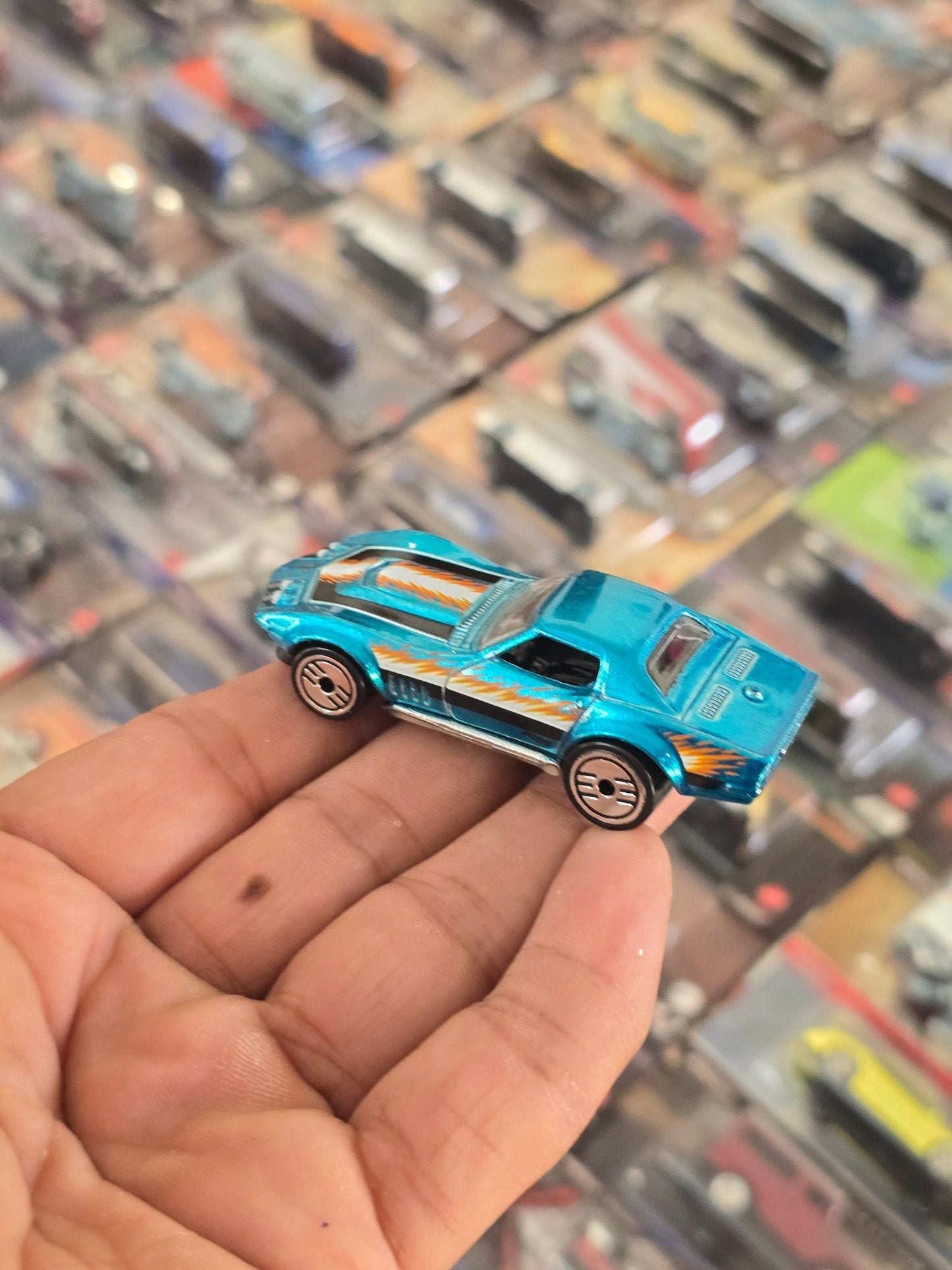 Hot Wheels 1969 COPO Corvette - Ultra Hots (Uncarded) - Kinder Logs