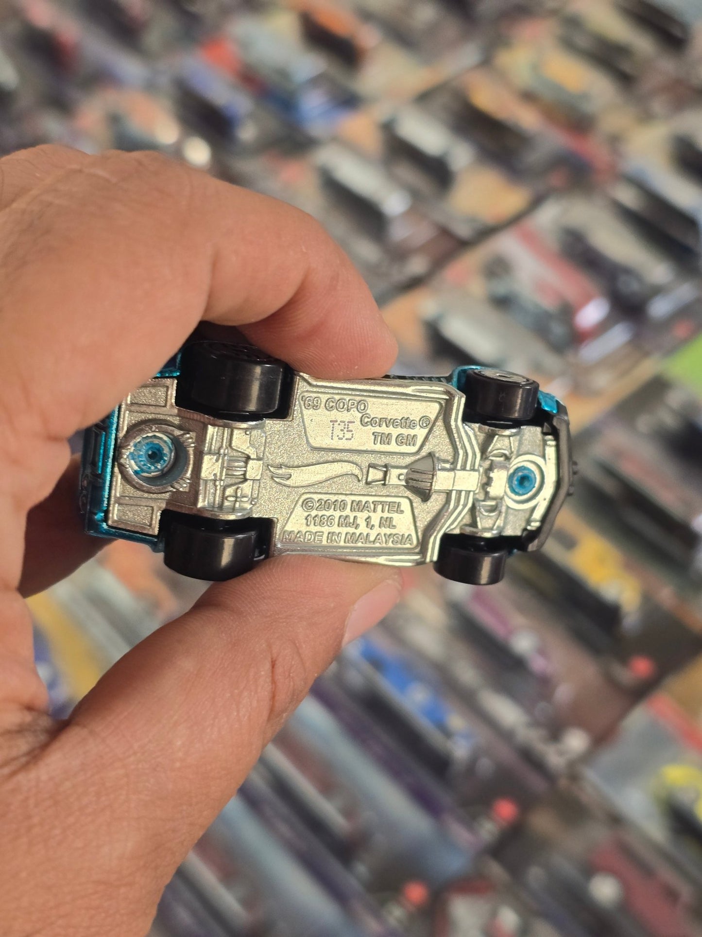 Hot Wheels 1969 COPO Corvette - Ultra Hots (Uncarded) - Kinder Logs