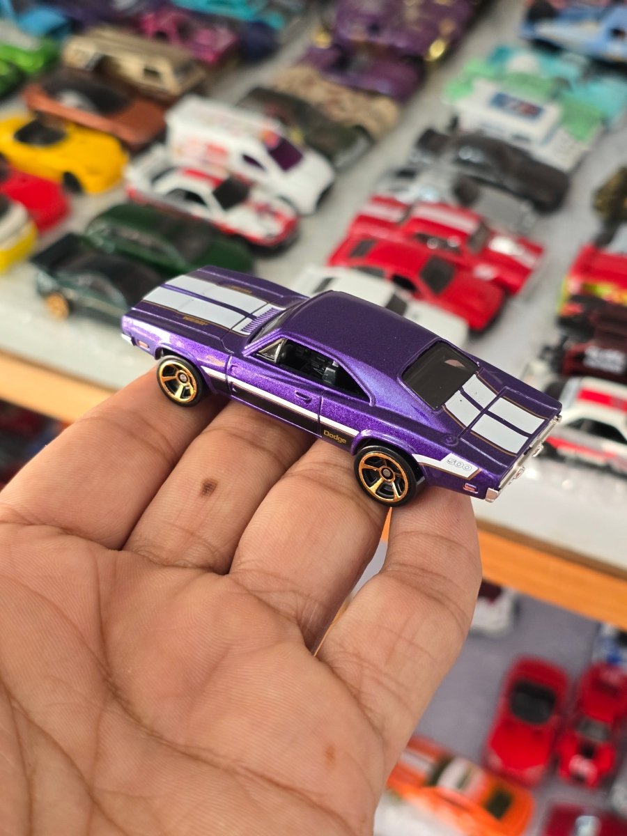 Hot Wheels 1969 Dodge Charger 500 (Uncarded) - Kinder Logs