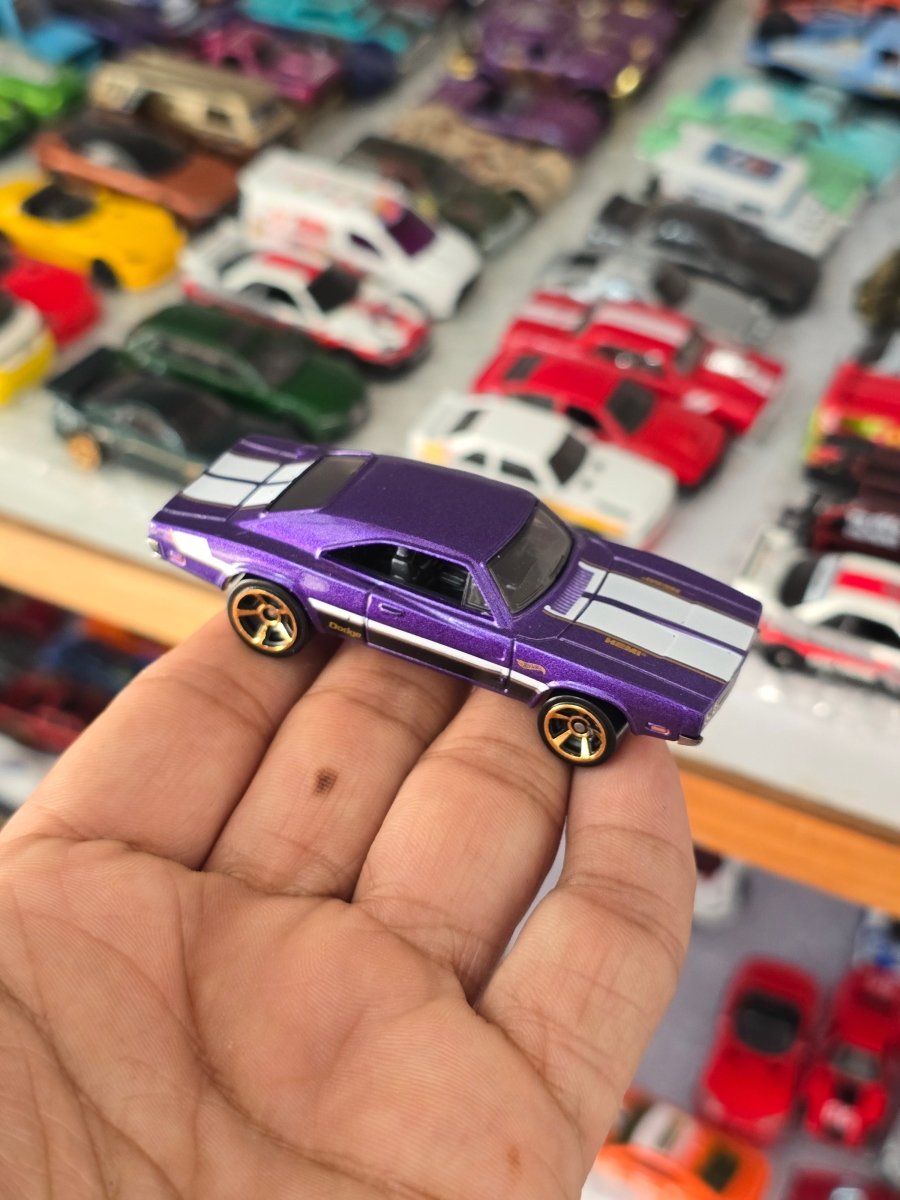 Hot Wheels 1969 Dodge Charger 500 (Uncarded) - Kinder Logs