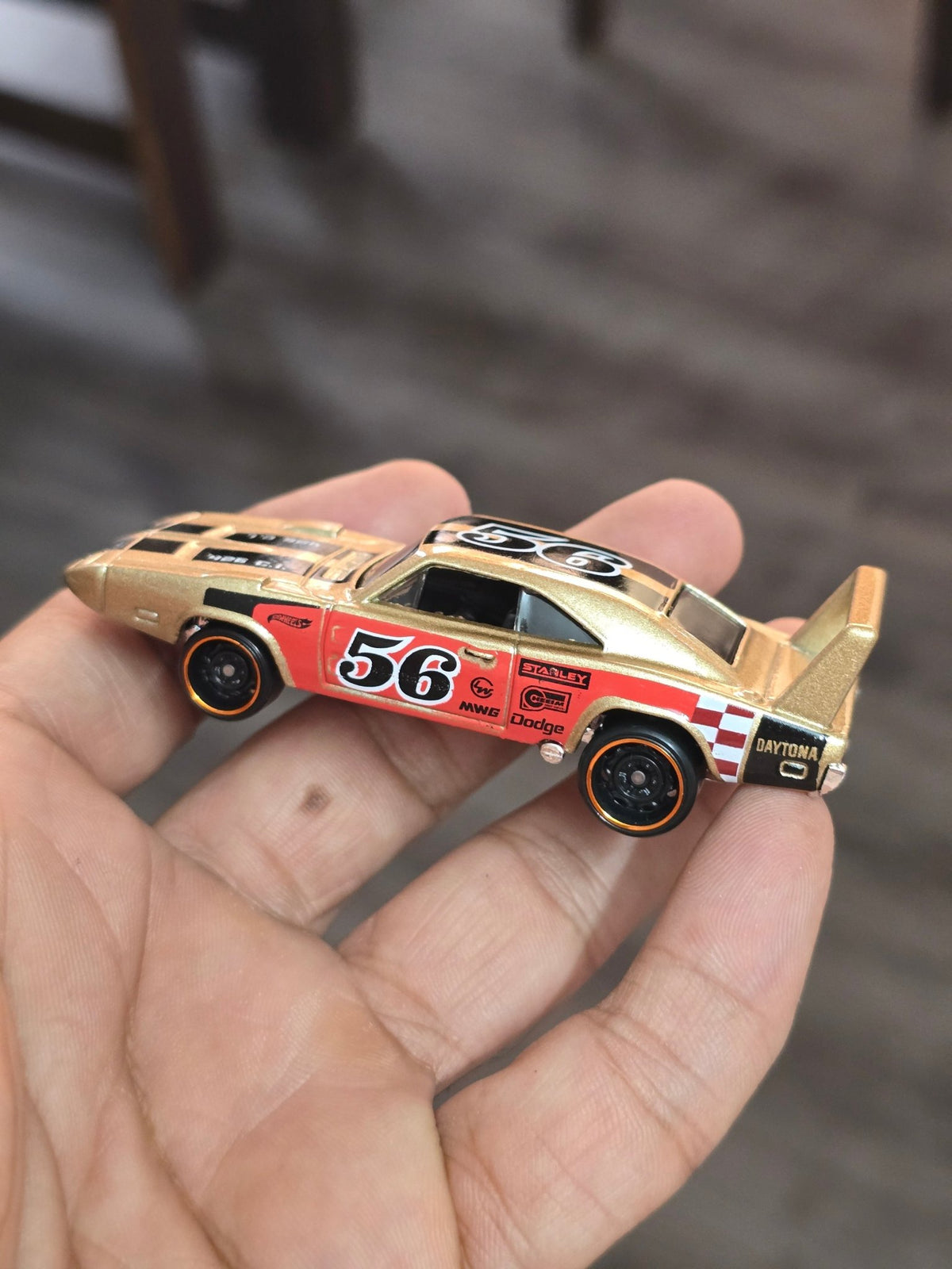 Hot Wheels 1969 Dodge Charger Daytona - Gold (Uncarded) - Kinder Logs