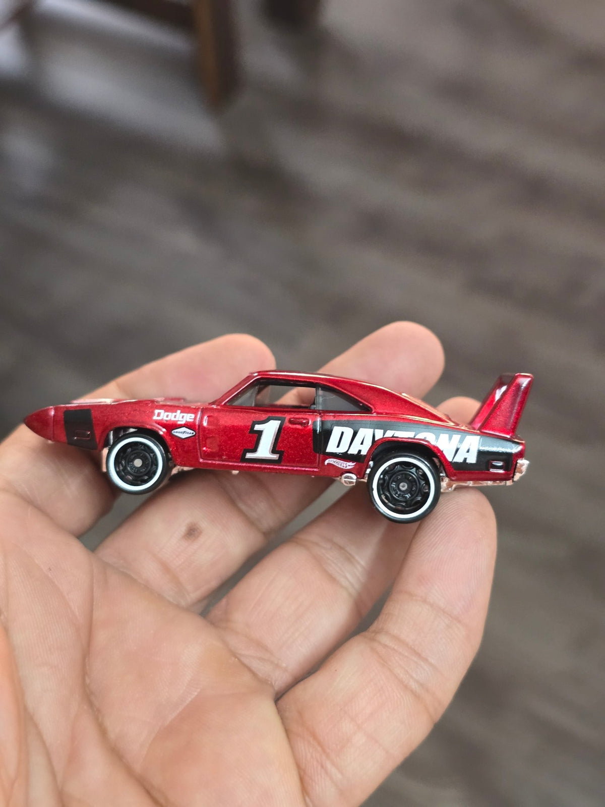 Hot Wheels 1969 Dodge Charger Daytona Mopar (Uncarded) - Kinder Logs