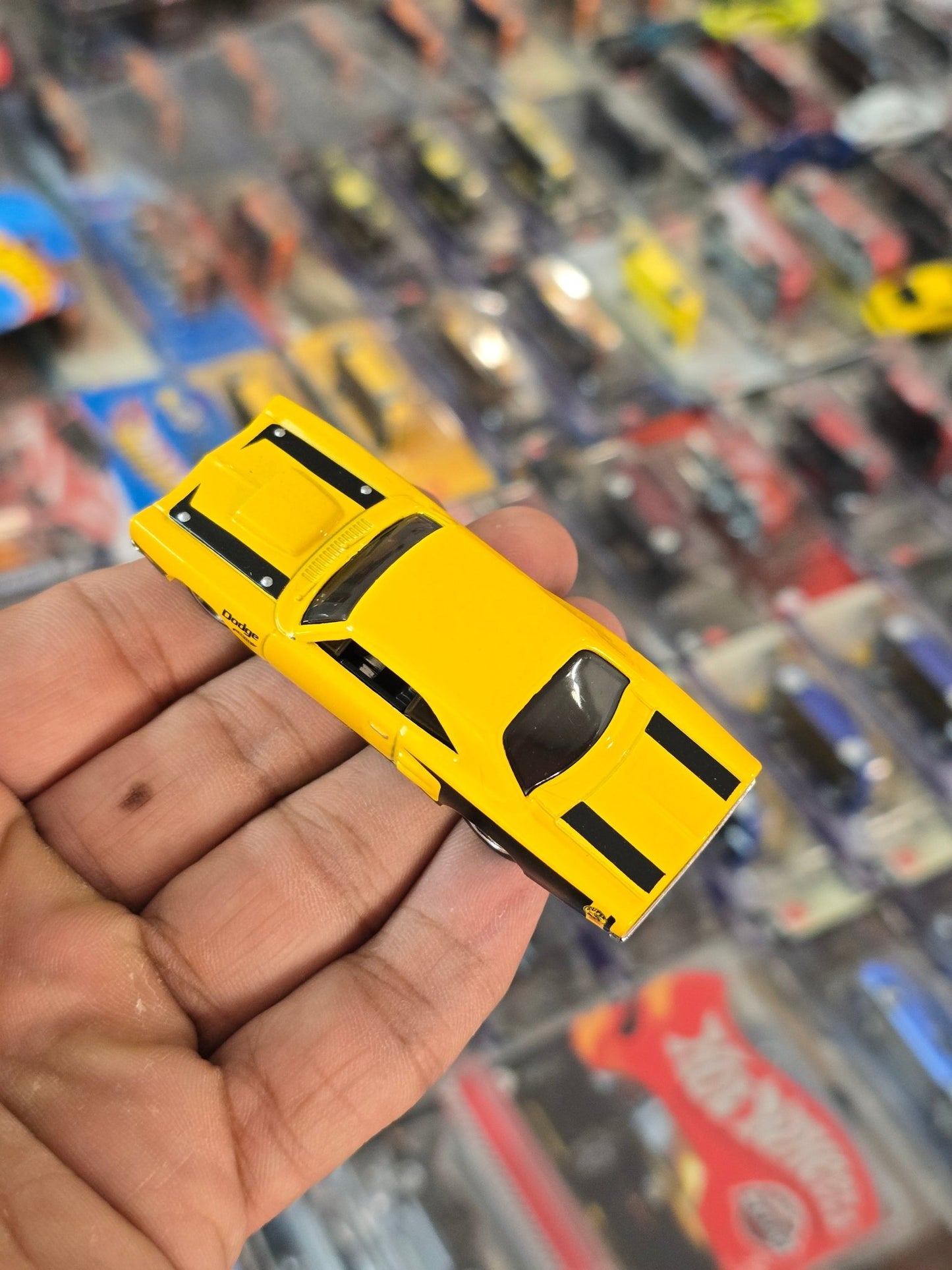 Hot Wheels 1969 Dodge Coronet Superbee L9920 - Yellow (Uncarded) - Kinder Logs
