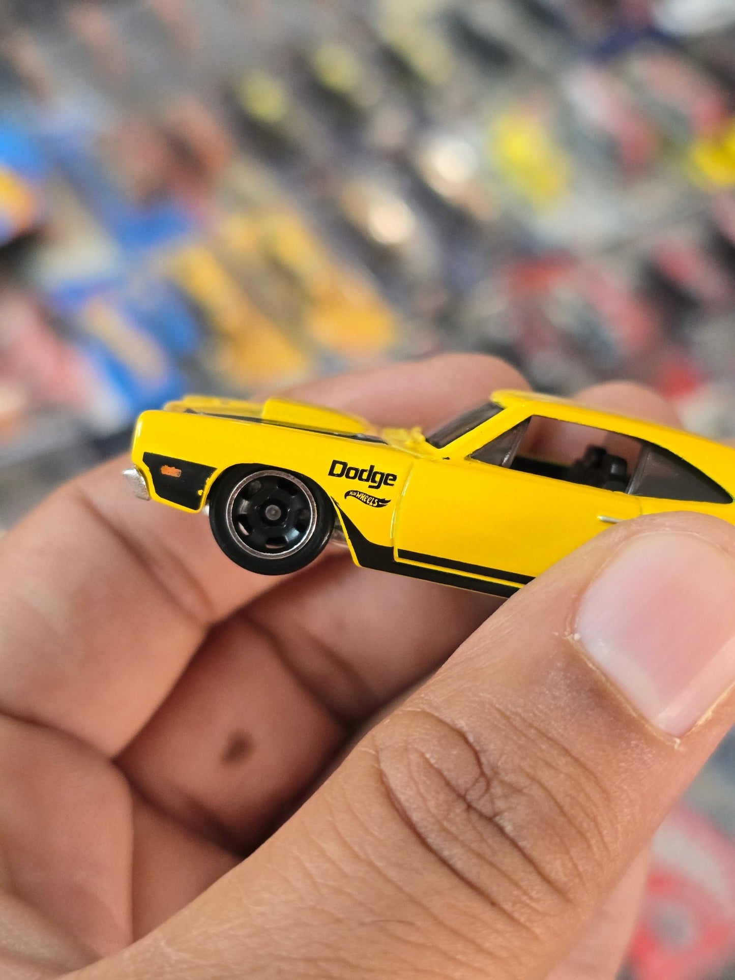 Hot Wheels 1969 Dodge Coronet Superbee L9920 - Yellow (Uncarded) - Kinder Logs