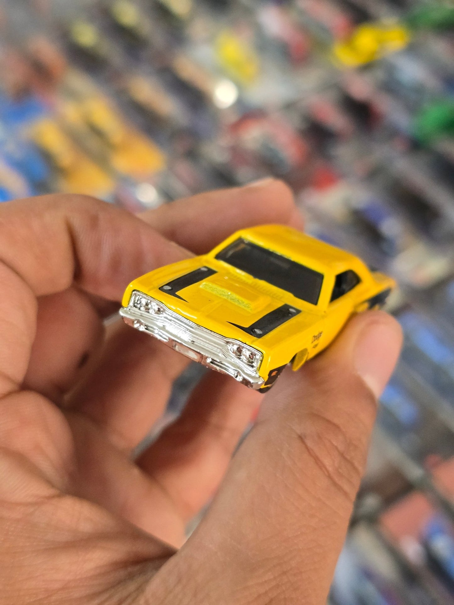 Hot Wheels 1969 Dodge Coronet Superbee L9920 - Yellow (Uncarded) - Kinder Logs