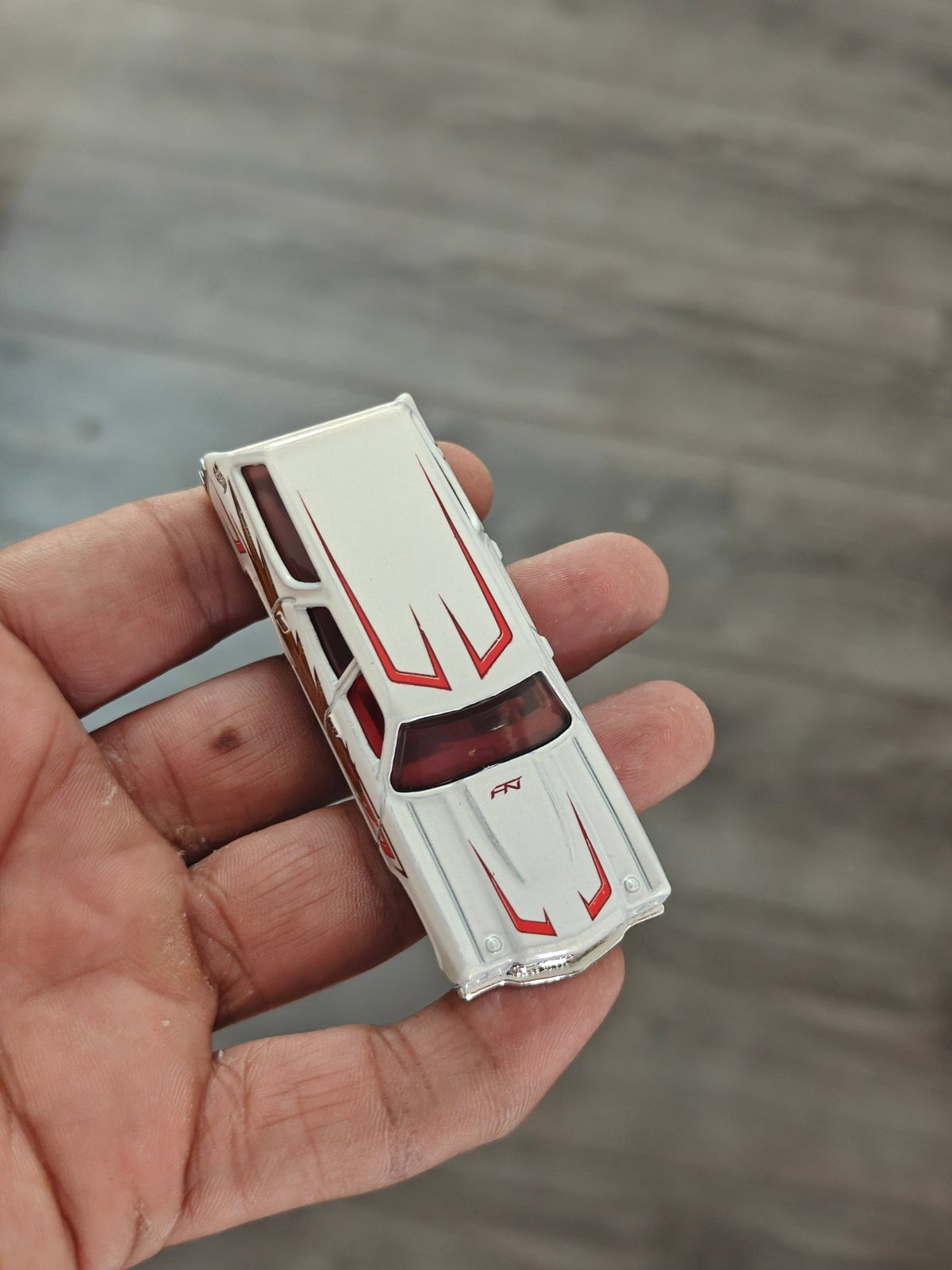 Hot Wheels 1970 Chevelle SS Wagon - White (Uncarded - New) - Kinder Logs