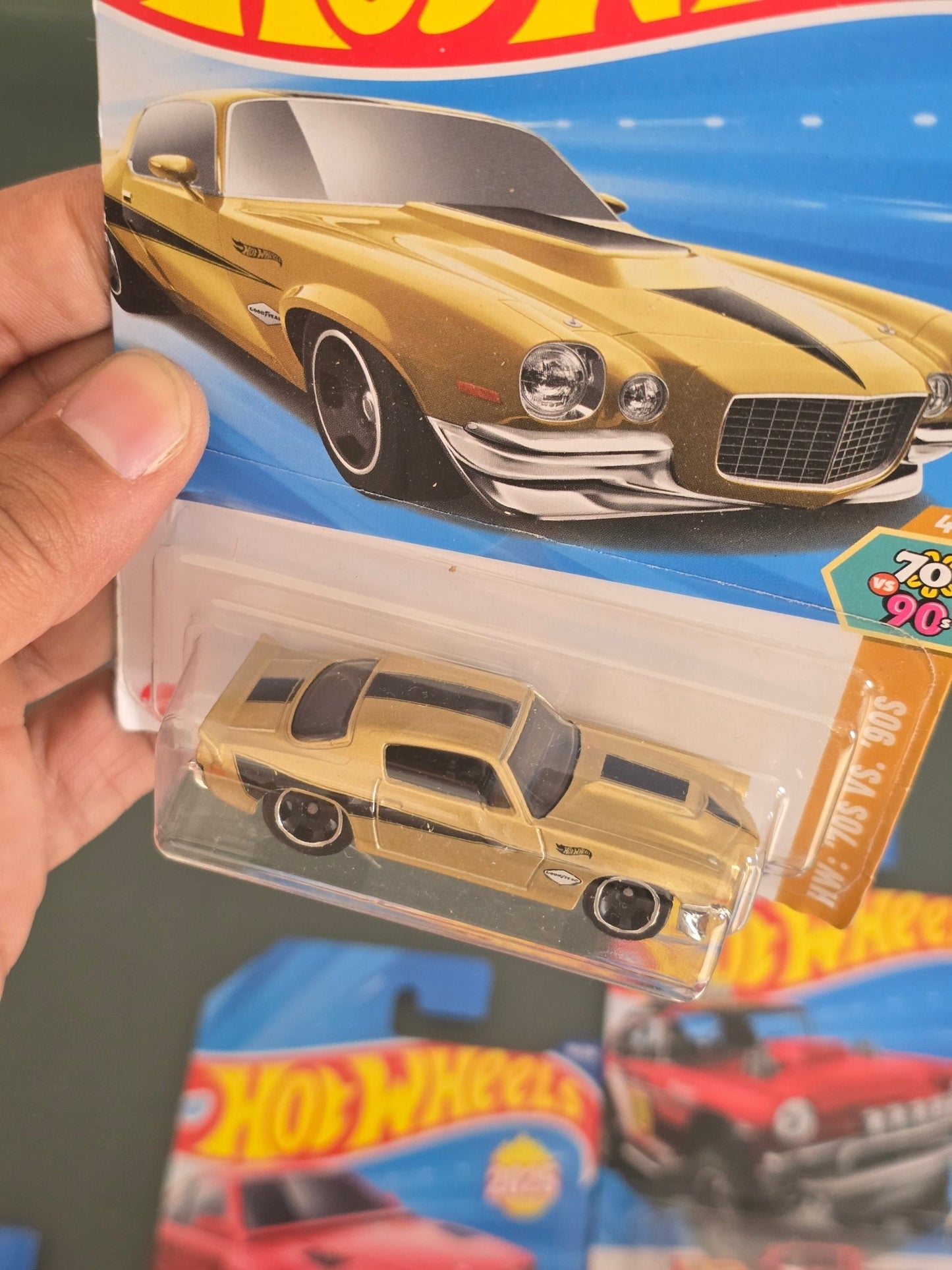 Hot Wheels 1970 Chevy Camaro RS - Gold (Imported) - Kinder Logs