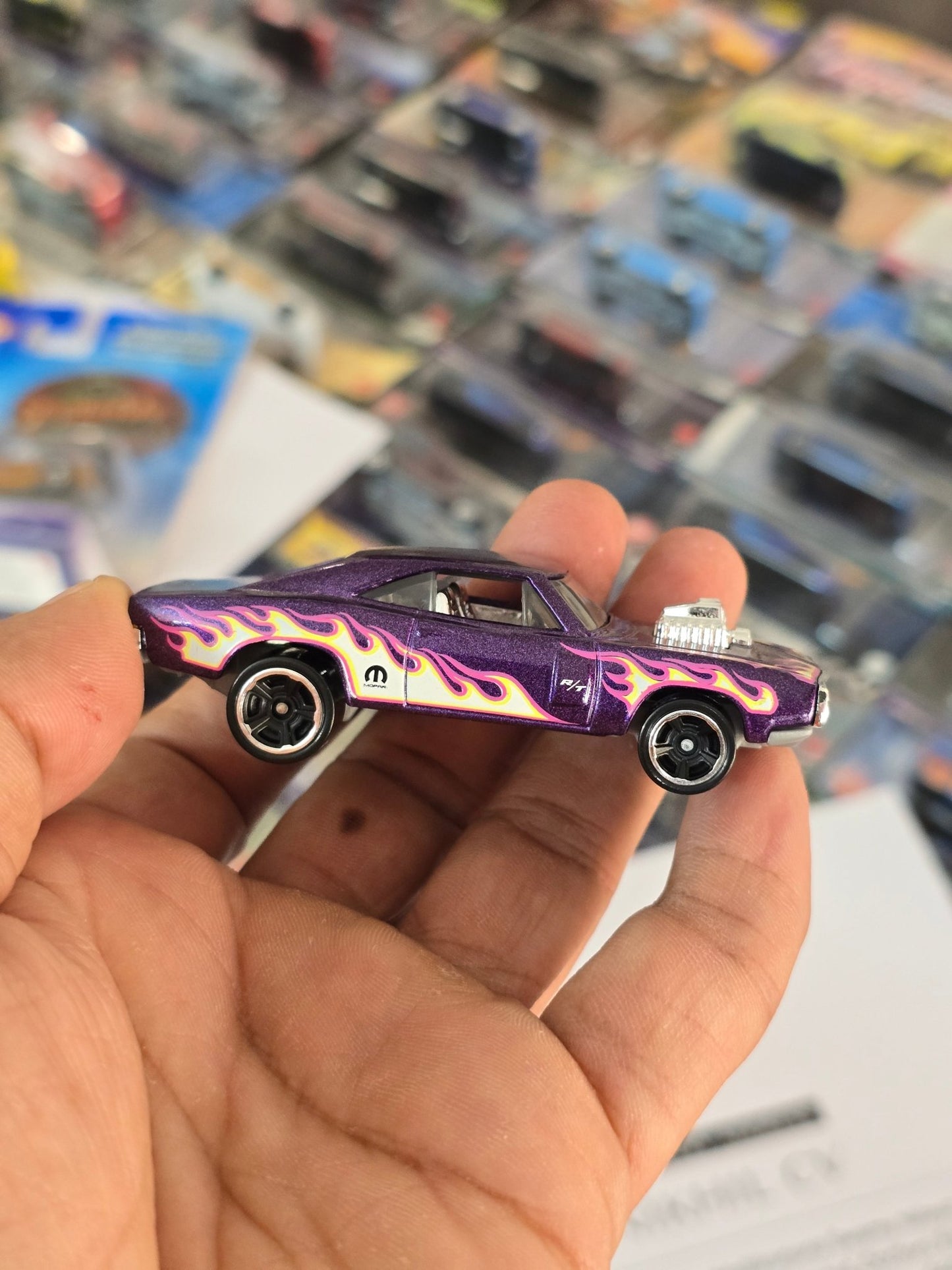 Hot Wheels 1970 Dodge Charger Flames Series (Uncarded) - Kinder Logs
