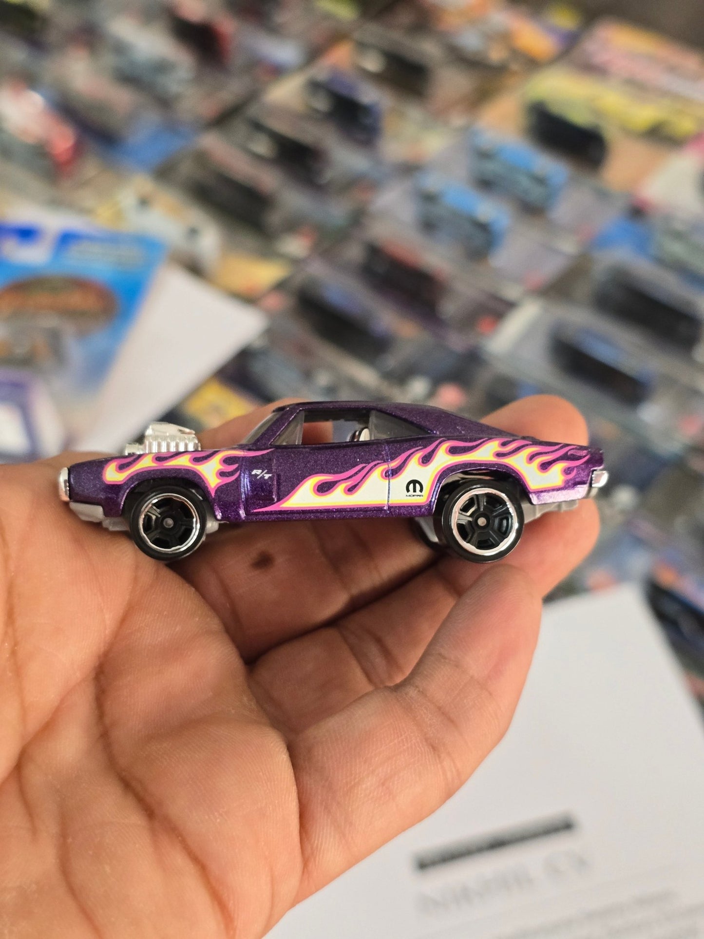 Hot Wheels 1970 Dodge Charger Flames Series (Uncarded) - Kinder Logs