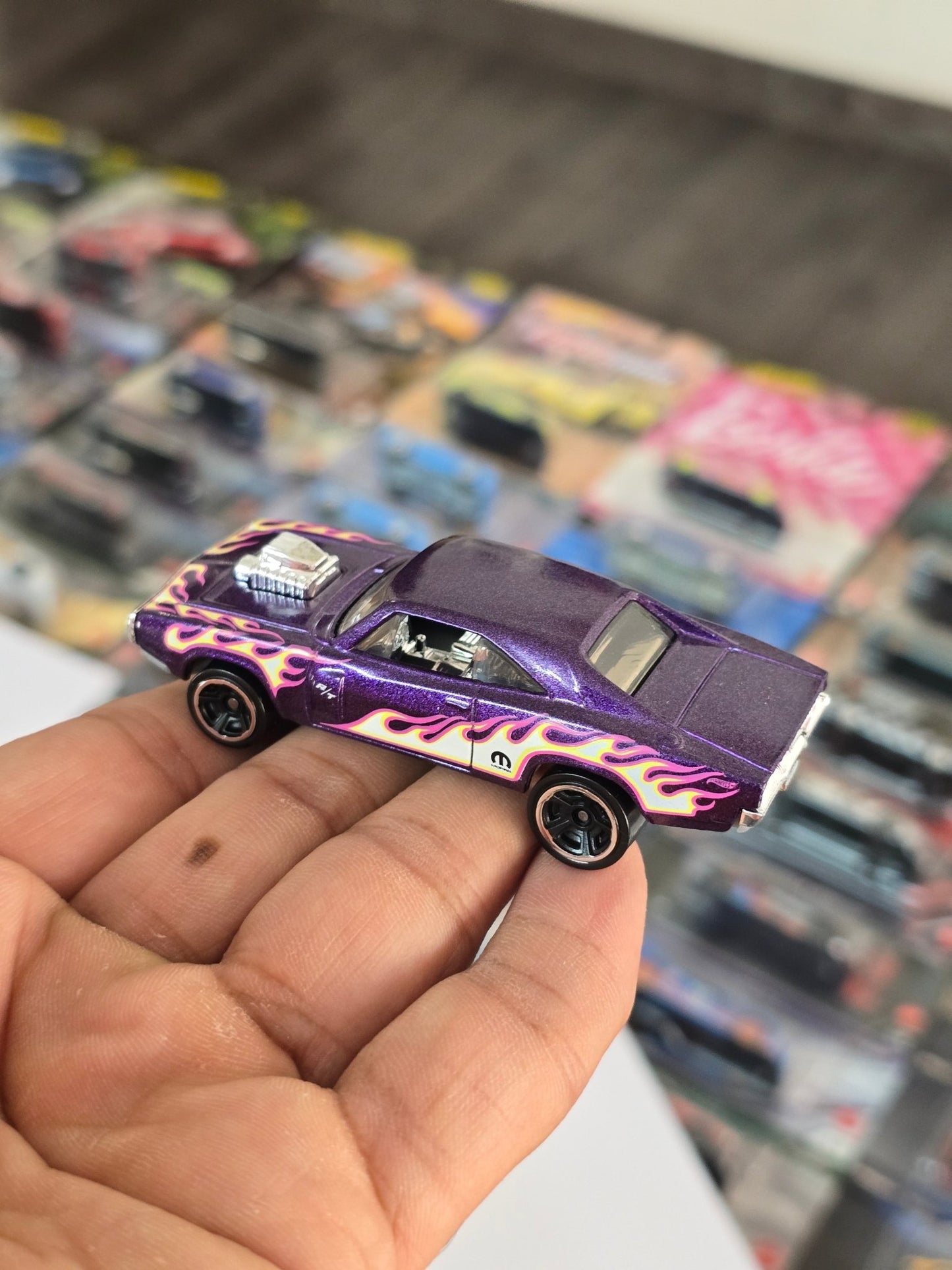 Hot Wheels 1970 Dodge Charger Flames Series (Uncarded) - Kinder Logs