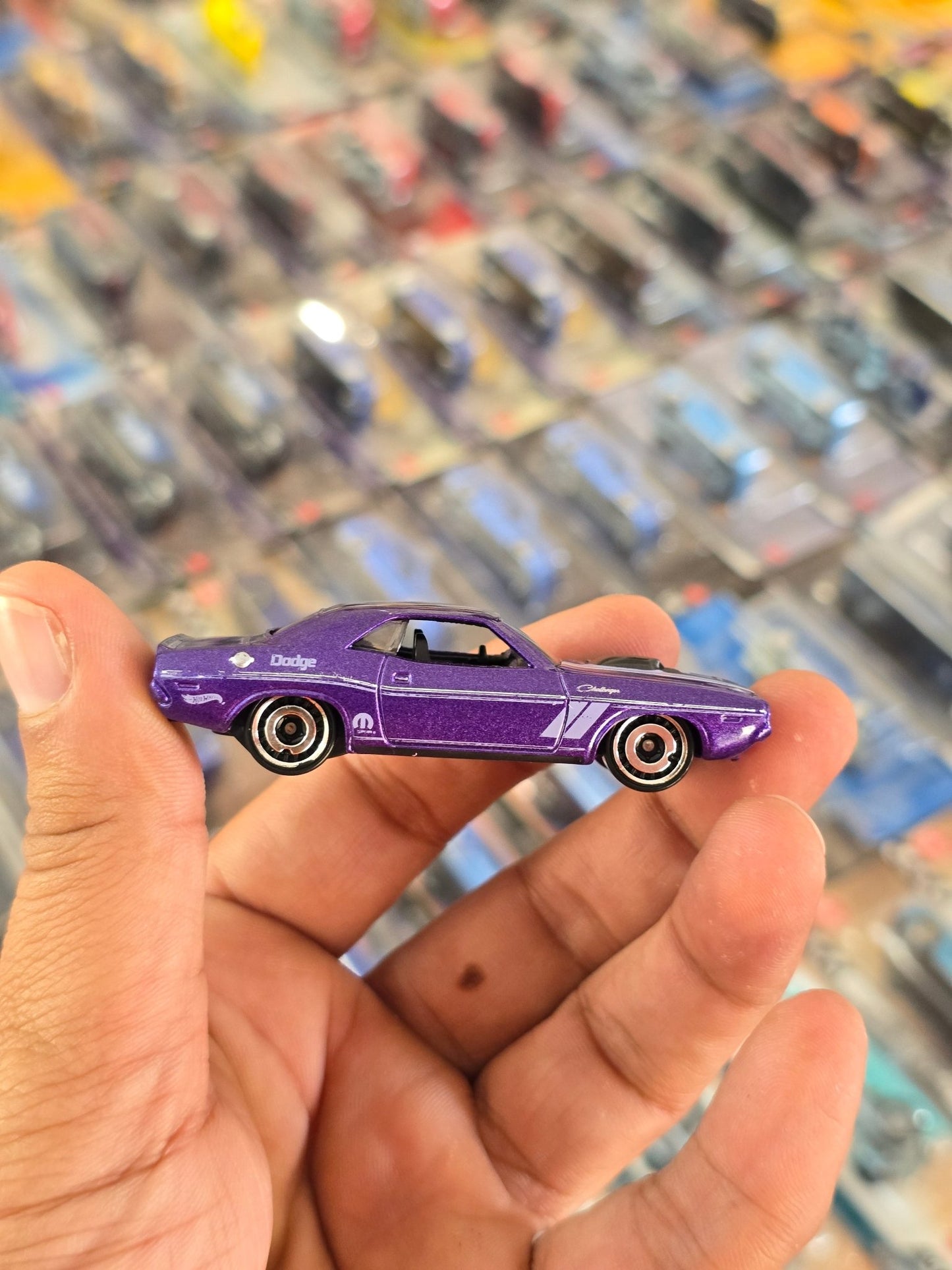 Hot Wheels 1970 Dodge Hemi Challenger Mopar - Purple (Uncarded) - Kinder Logs