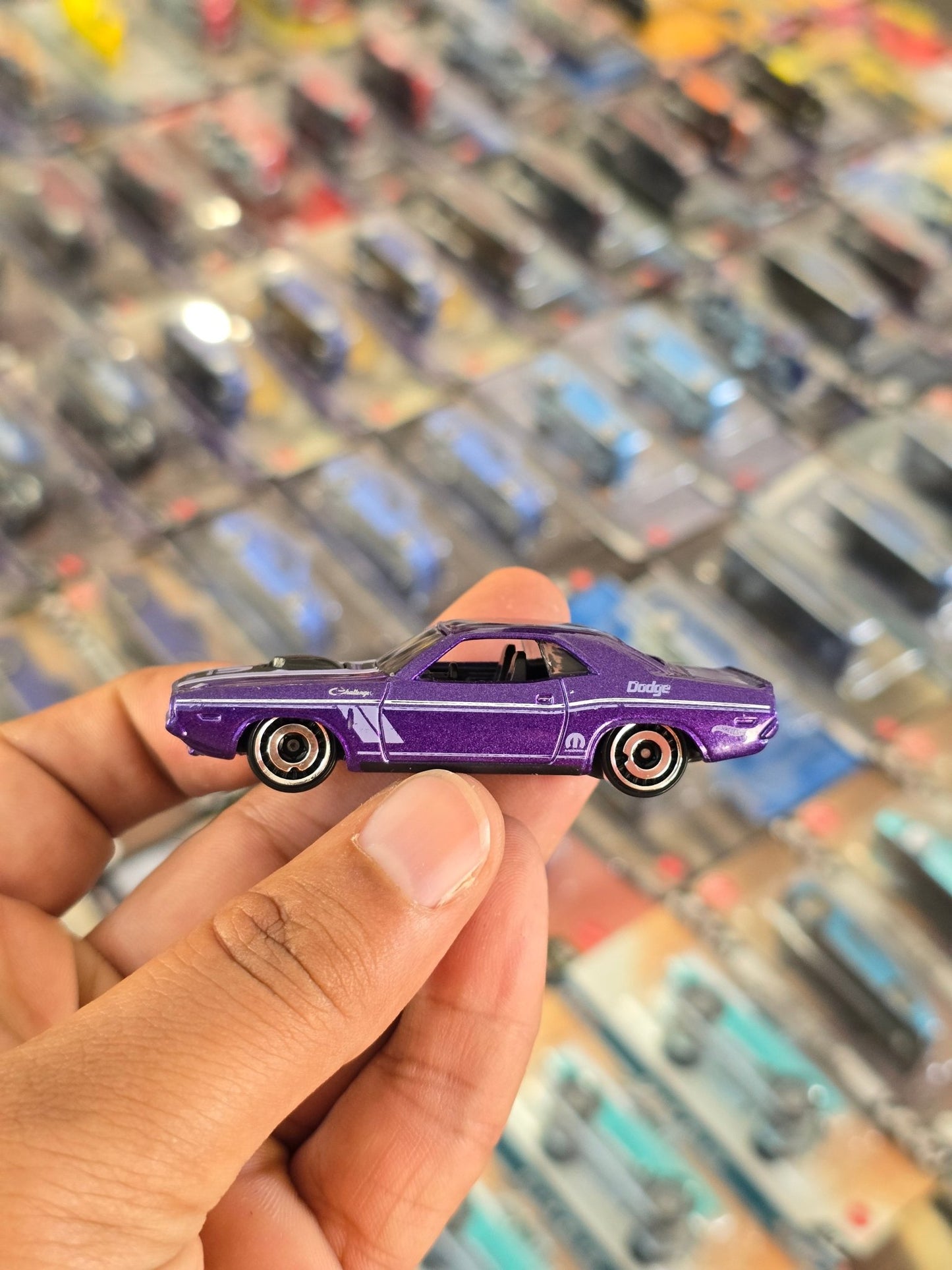 Hot Wheels 1970 Dodge Hemi Challenger Mopar - Purple (Uncarded) - Kinder Logs