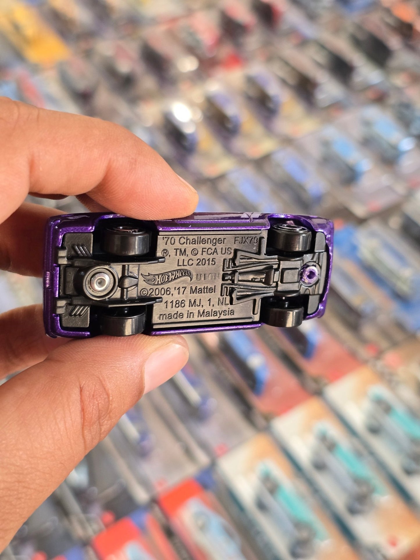 Hot Wheels 1970 Dodge Hemi Challenger Mopar - Purple (Uncarded) - Kinder Logs