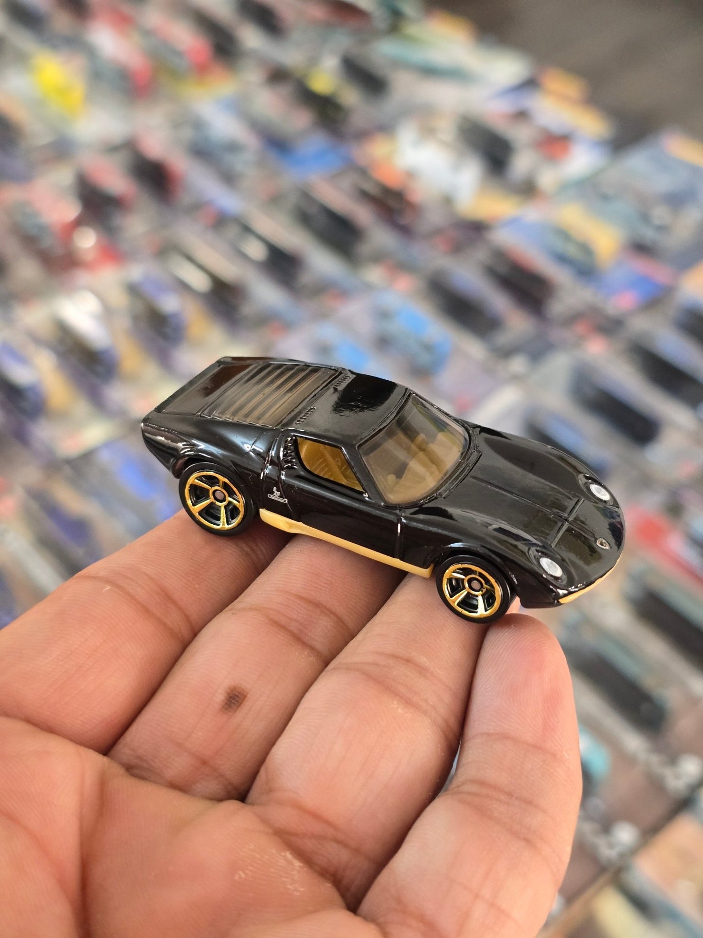 Hot Wheels 1971 Lamborghini Miura P400 SV - Black (Uncarded) - Kinder Logs