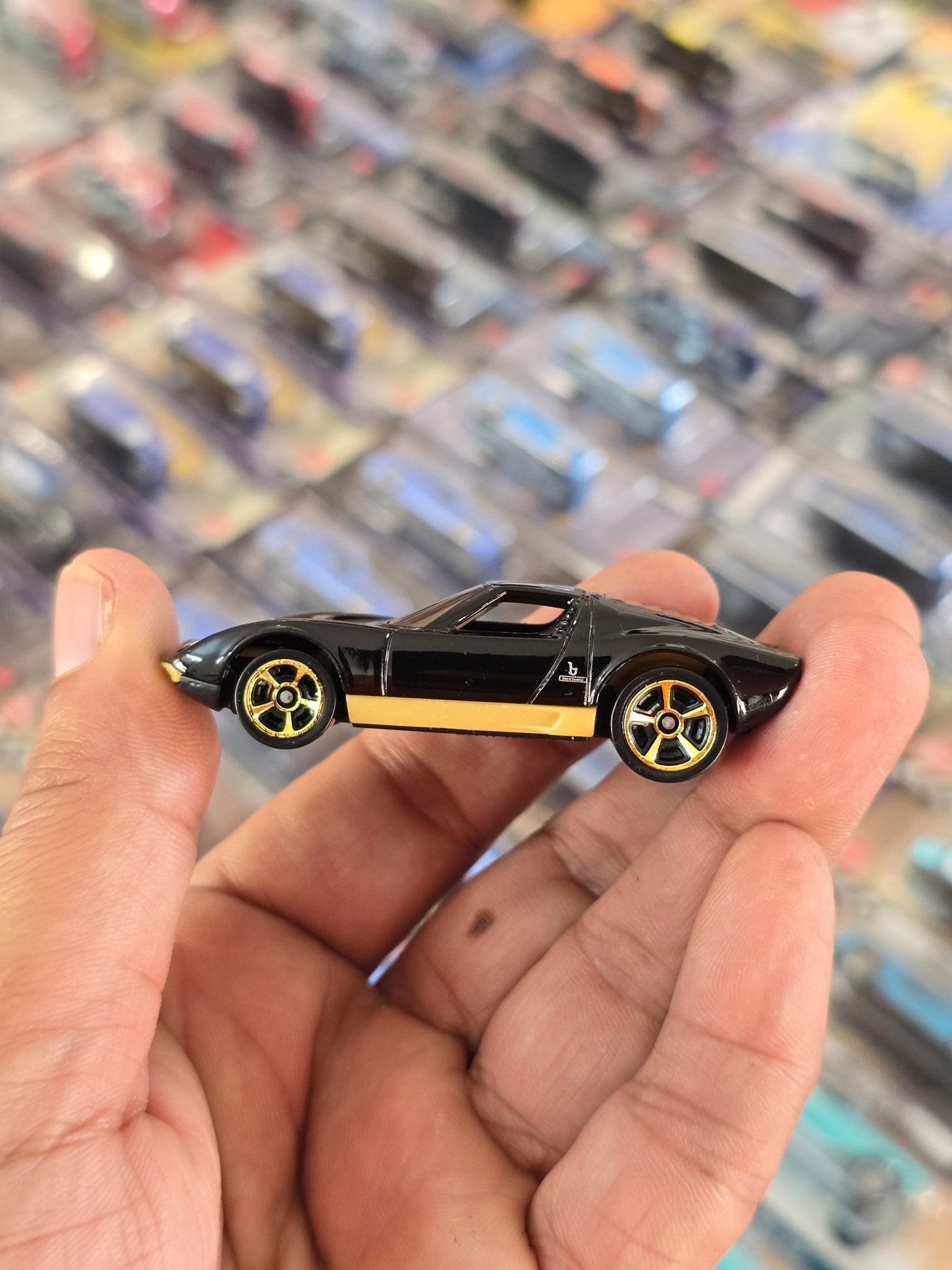 Hot Wheels 1971 Lamborghini Miura P400 SV - Black (Uncarded) - Kinder Logs