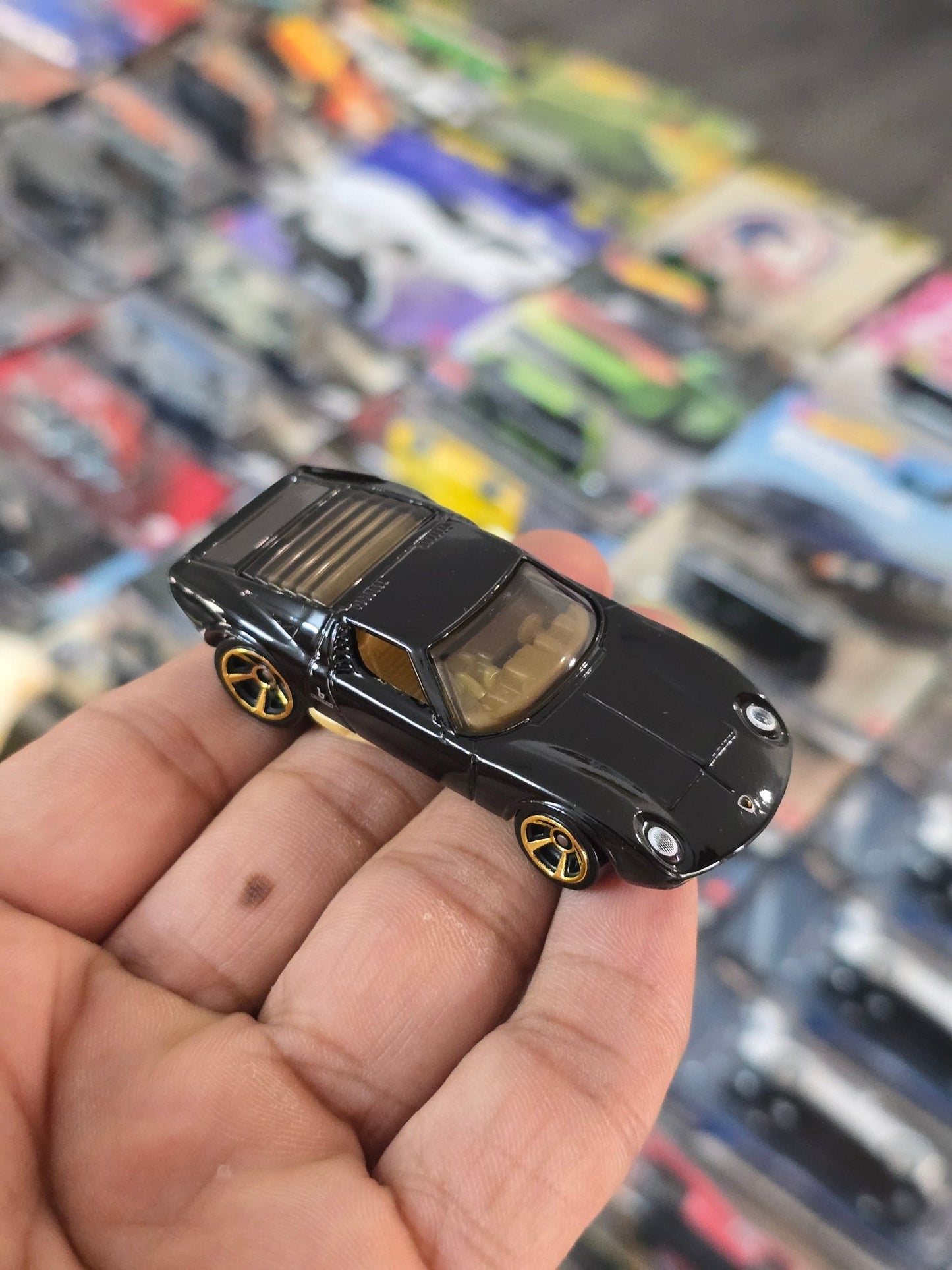 Hot Wheels 1971 Lamborghini Miura P400 SV - Black (Uncarded) - Kinder Logs