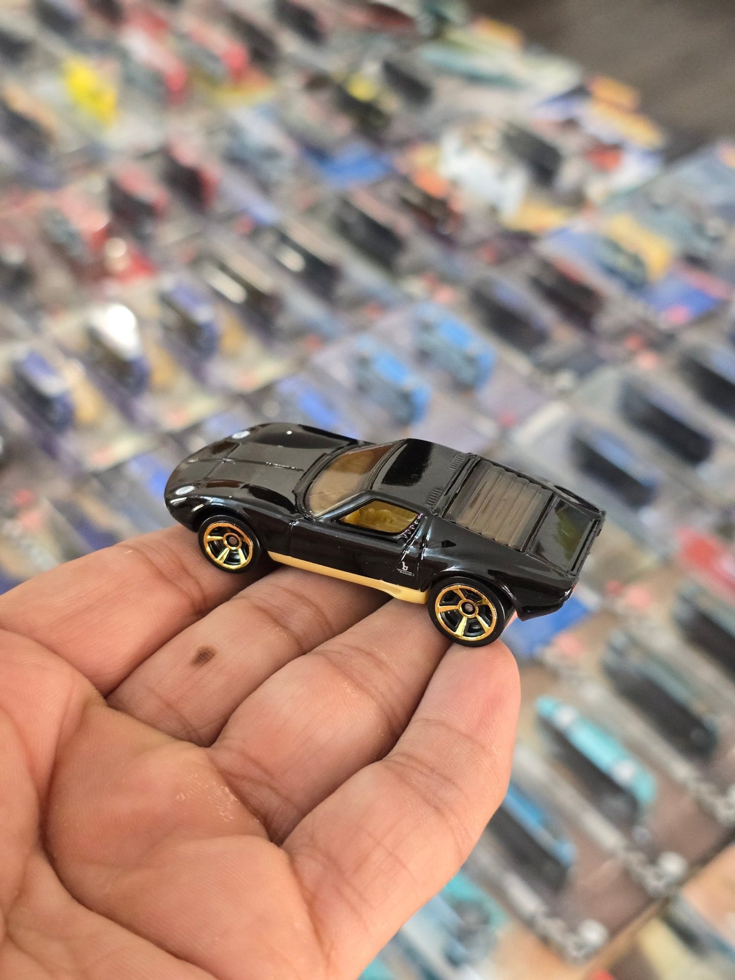 Hot Wheels 1971 Lamborghini Miura P400 SV - Black (Uncarded) - Kinder Logs