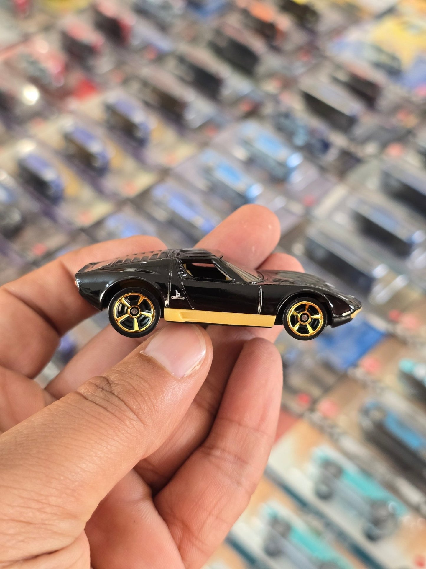 Hot Wheels 1971 Lamborghini Miura P400 SV - Black (Uncarded) - Kinder Logs