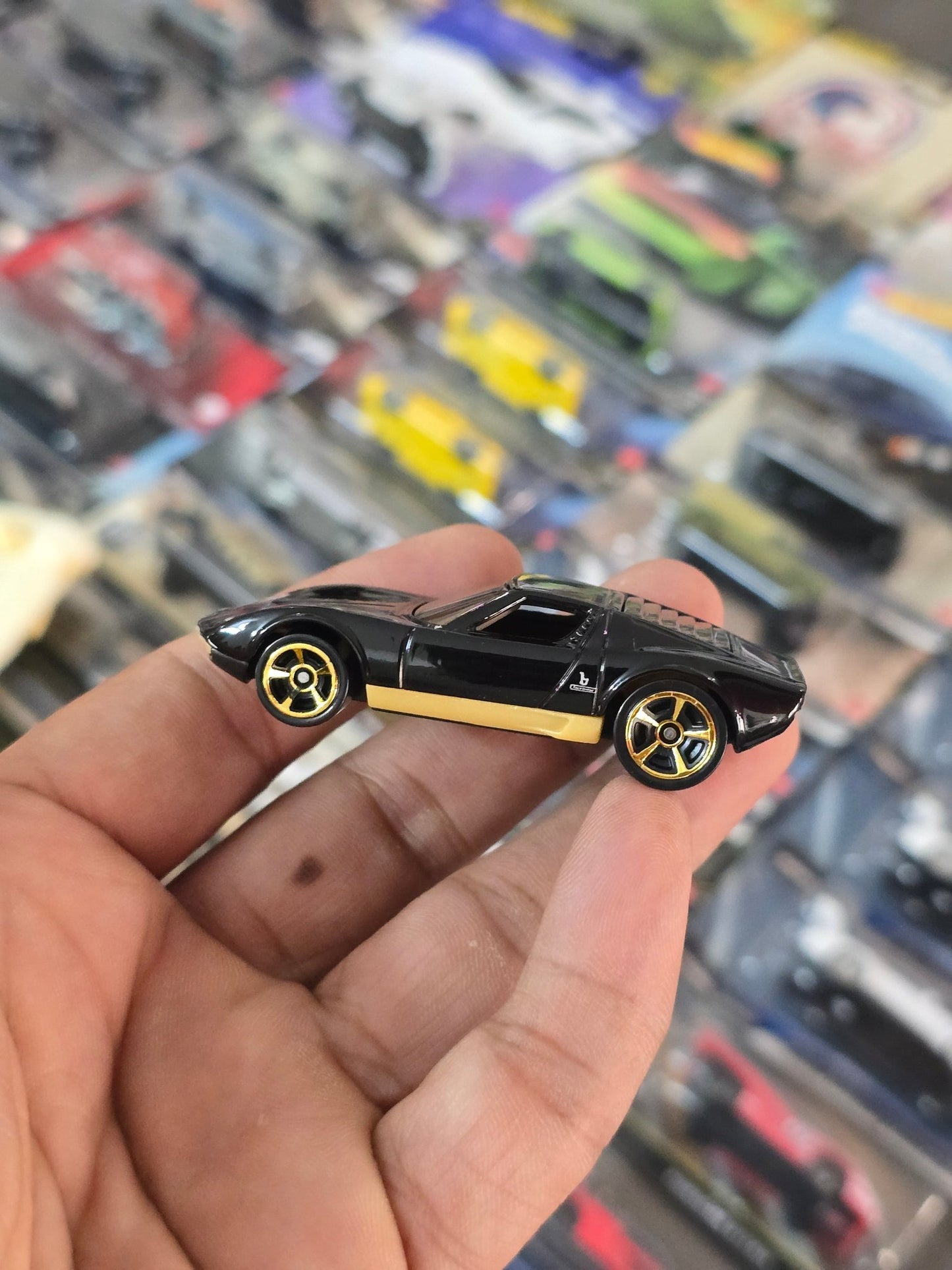 Hot Wheels 1971 Lamborghini Miura P400 SV - Black (Uncarded) - Kinder Logs