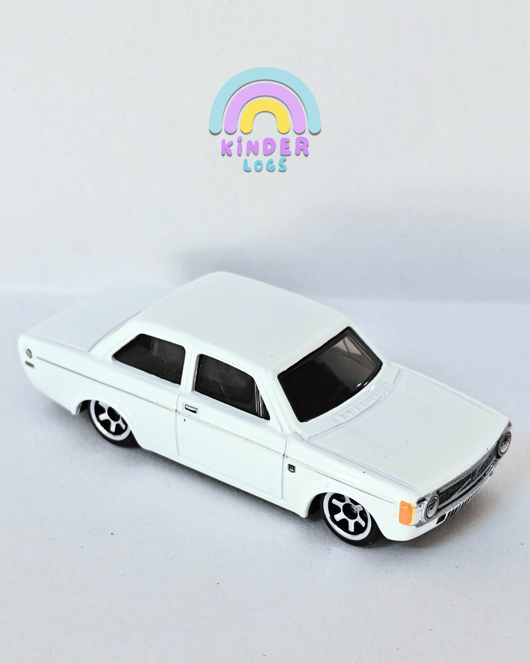 Hot Wheels 1973 Volvo 142 GL - White (Uncarded - New) - Kinder Logs