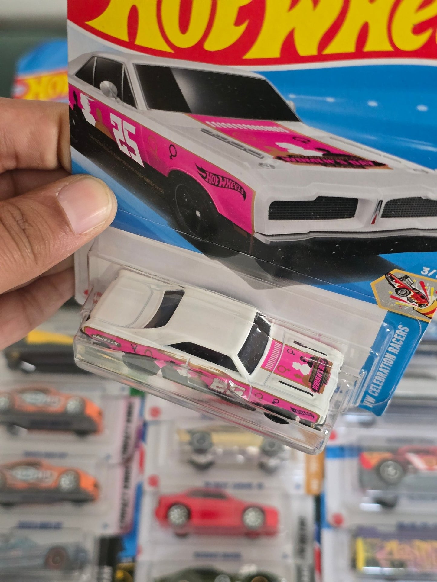 Hot Wheels 1974 Brazilian Dodge Charger Women's Day Edition (Imported) - Kinder Logs