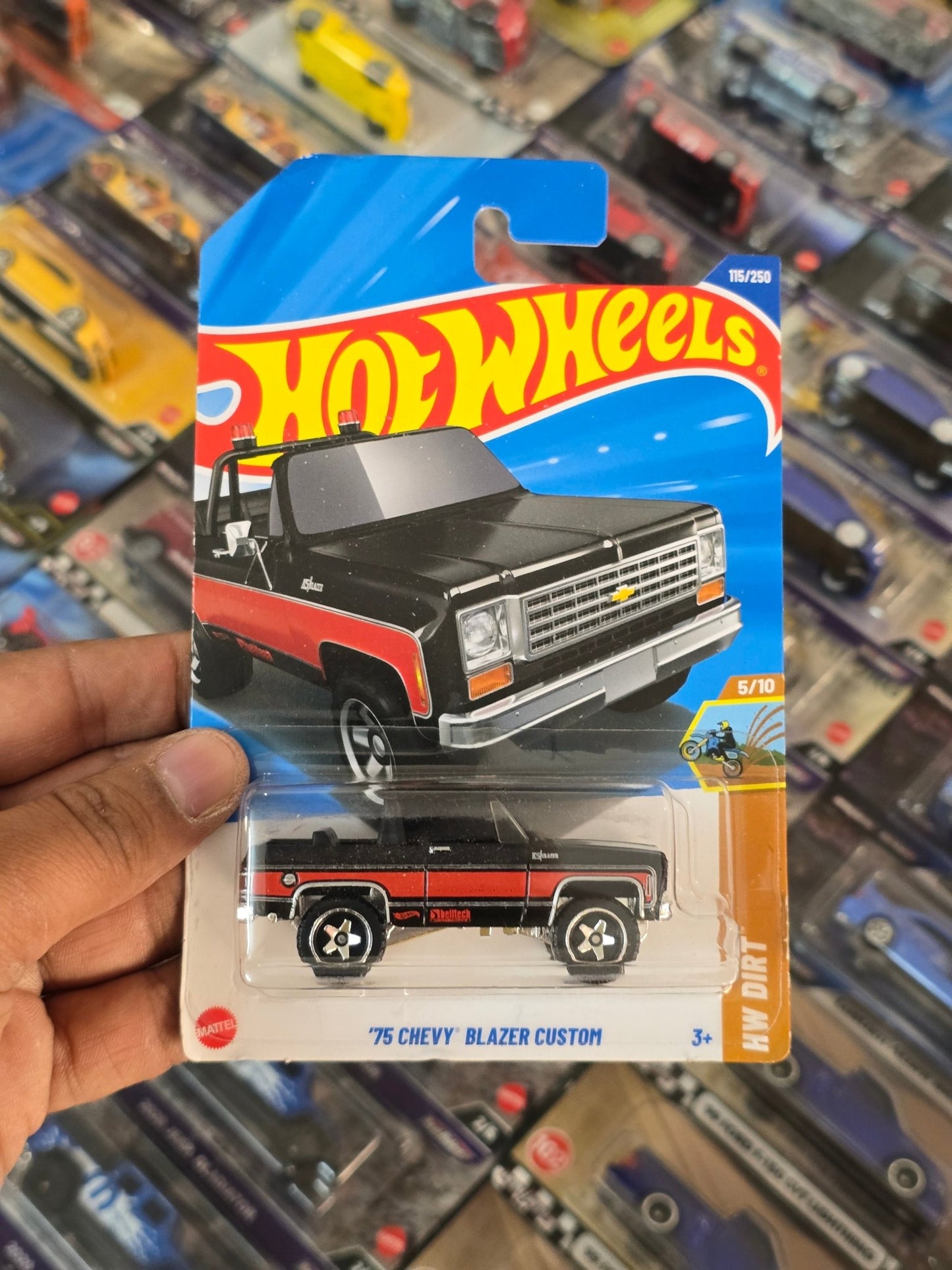 Hot Wheels 1975 Chevy Blazer Custom (Imported) - Kinder Logs