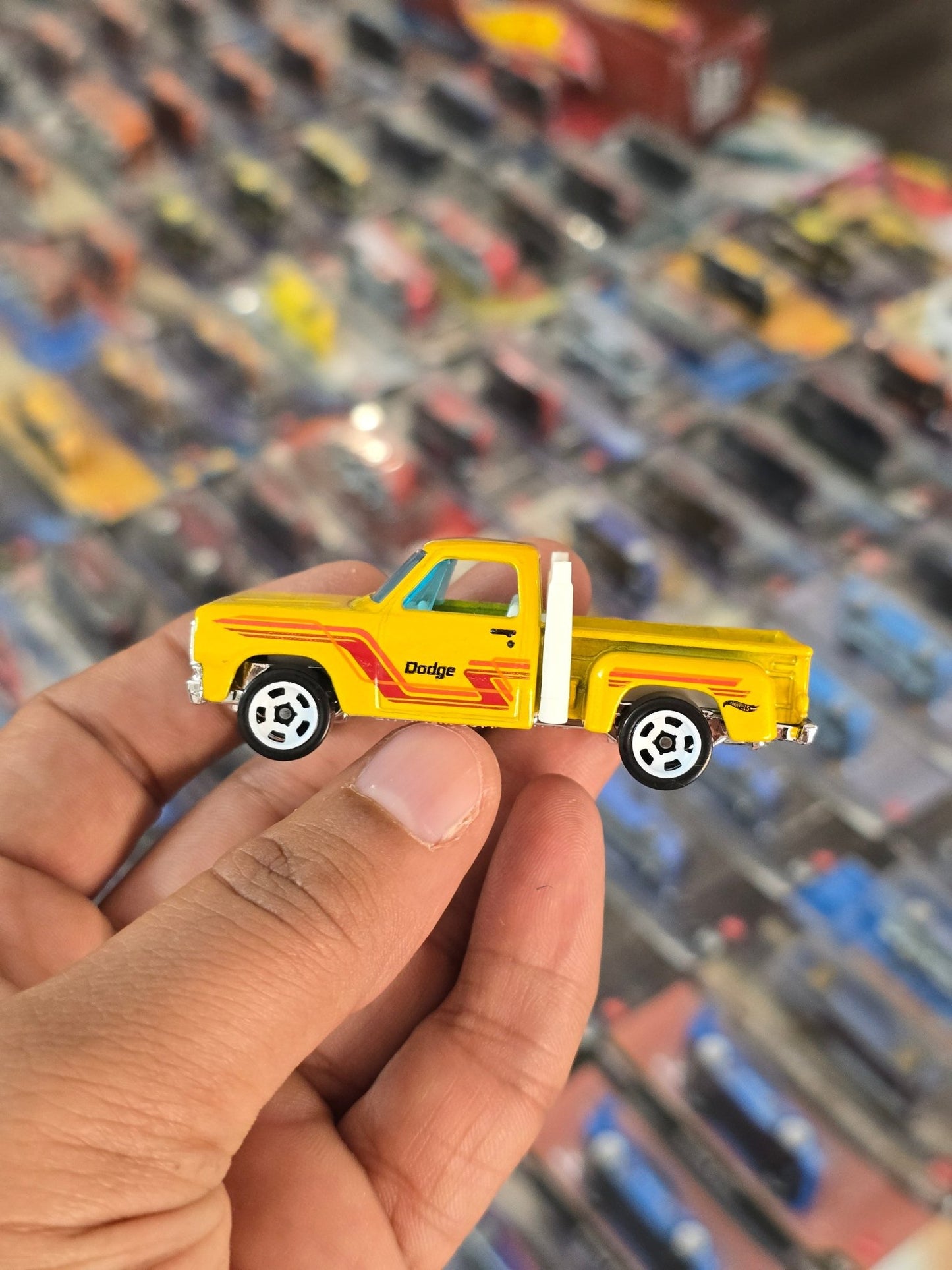 Hot Wheels 1978 Dodge Li'l Red Express Mopar - Yellow (Uncarded) - Kinder Logs