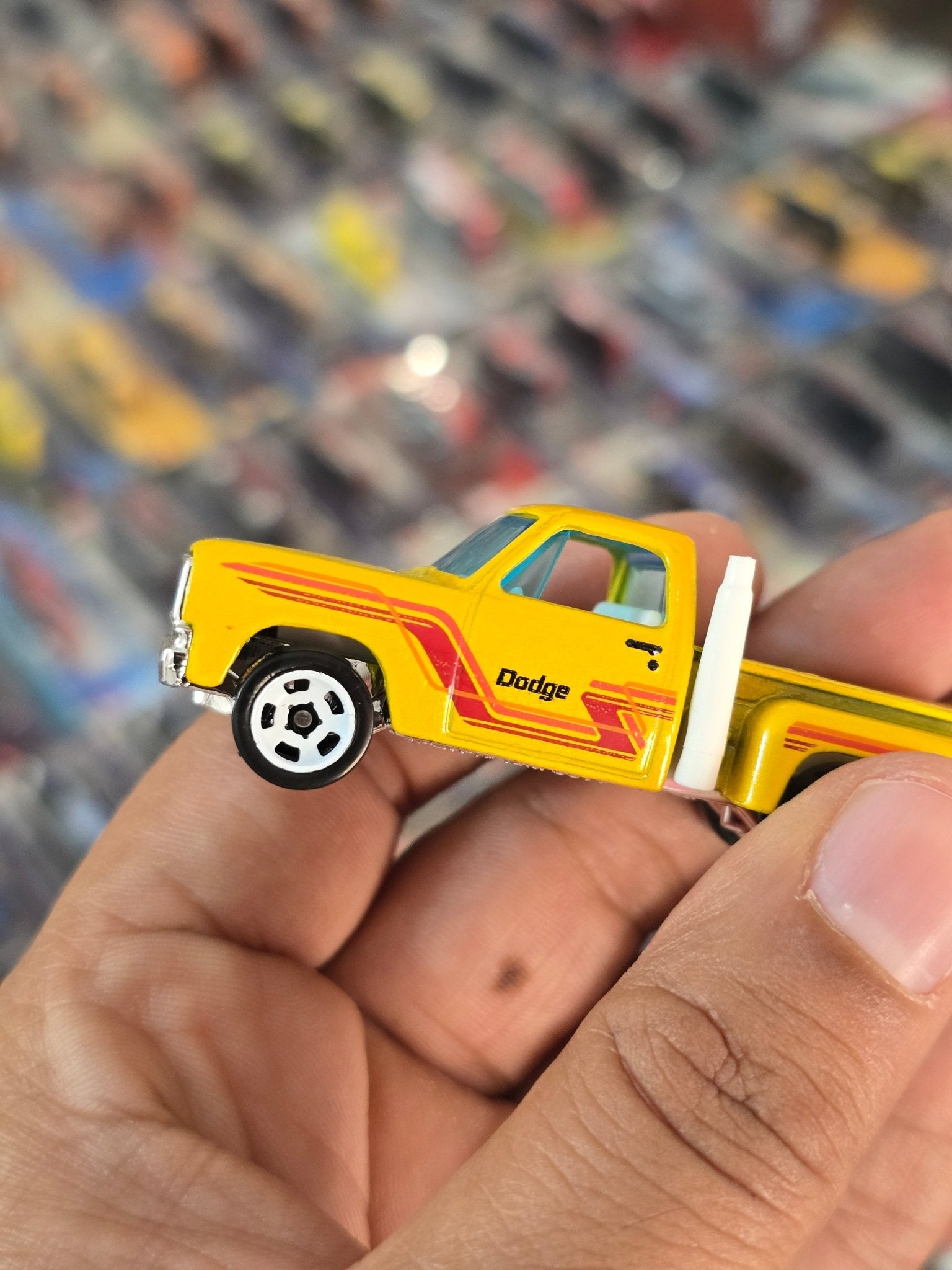 Hot Wheels 1978 Dodge Li'l Red Express Mopar - Yellow (Uncarded) - Kinder Logs