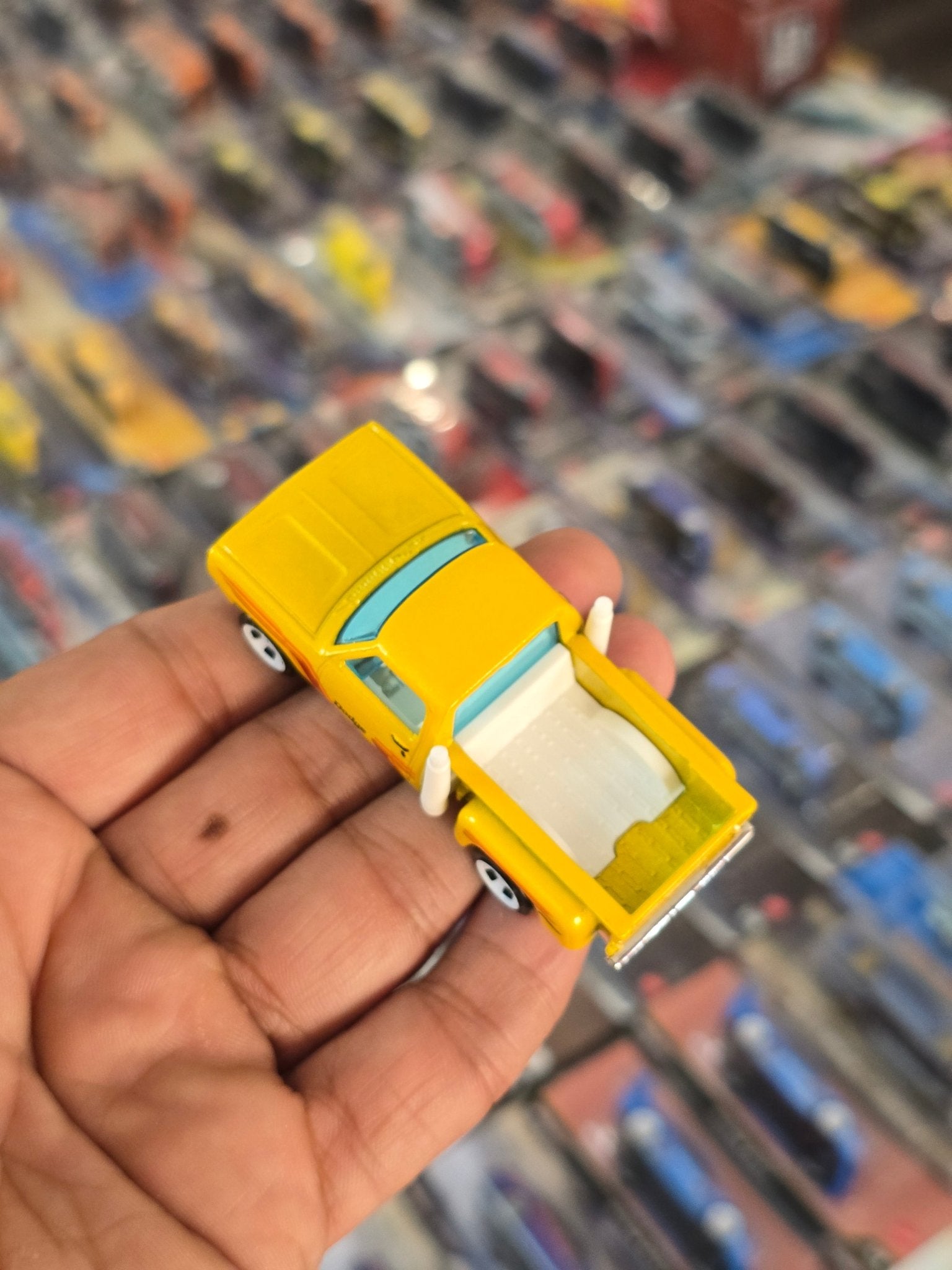 Hot Wheels 1978 Dodge Li'l Red Express Mopar - Yellow (Uncarded) - Kinder Logs