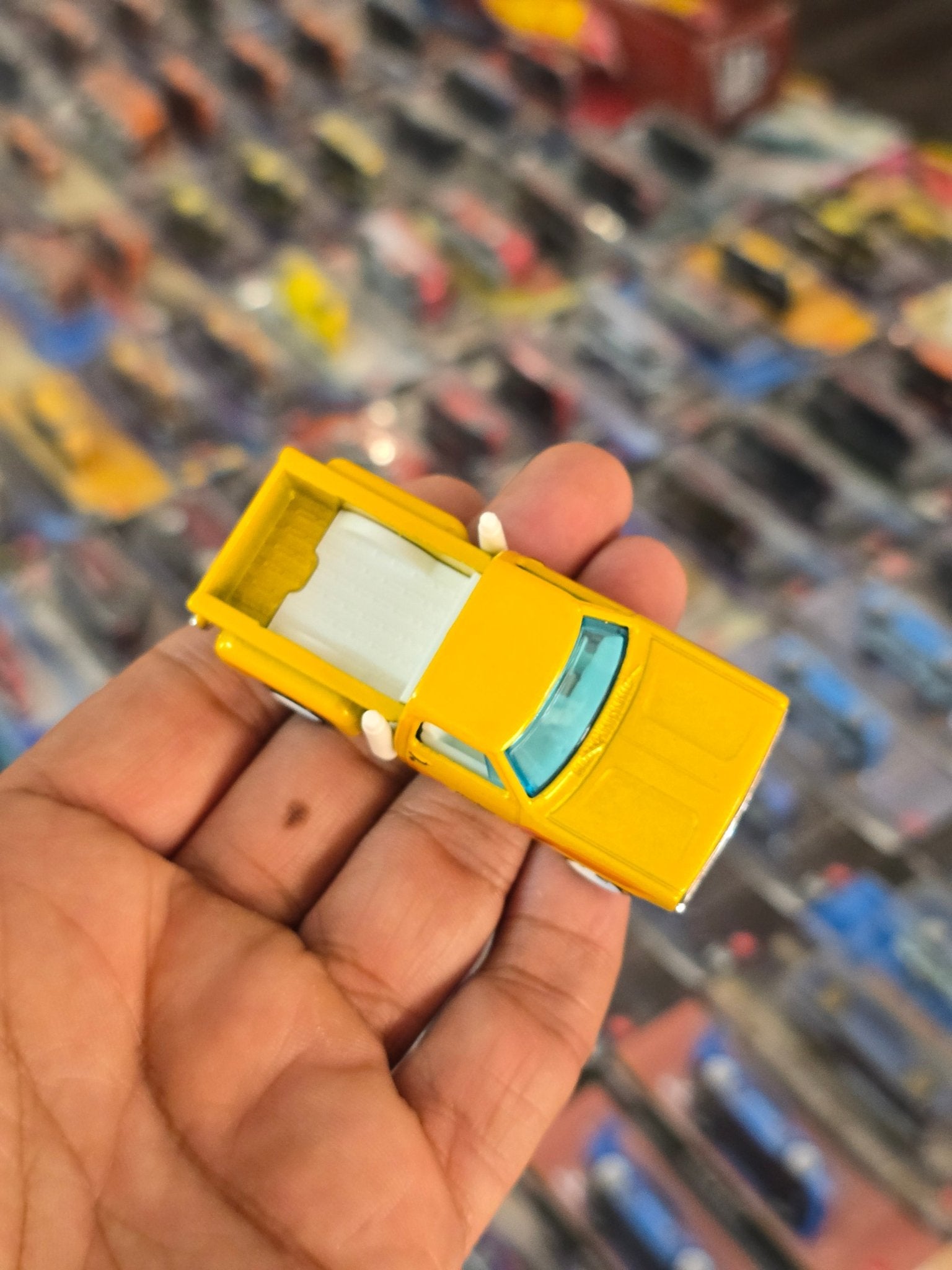 Hot Wheels 1978 Dodge Li'l Red Express Mopar - Yellow (Uncarded) - Kinder Logs