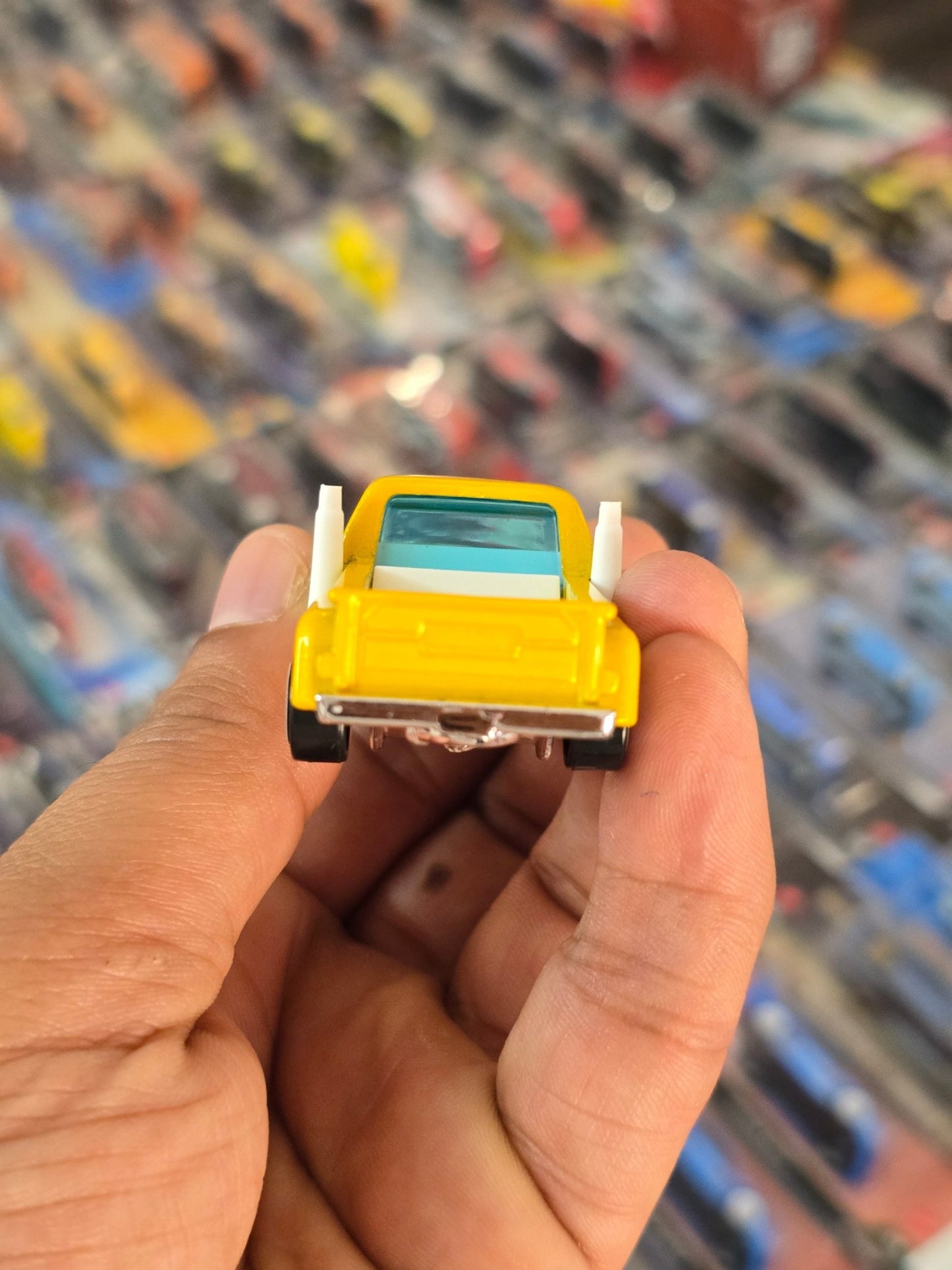 Hot Wheels 1978 Dodge Li'l Red Express Mopar - Yellow (Uncarded) - Kinder Logs