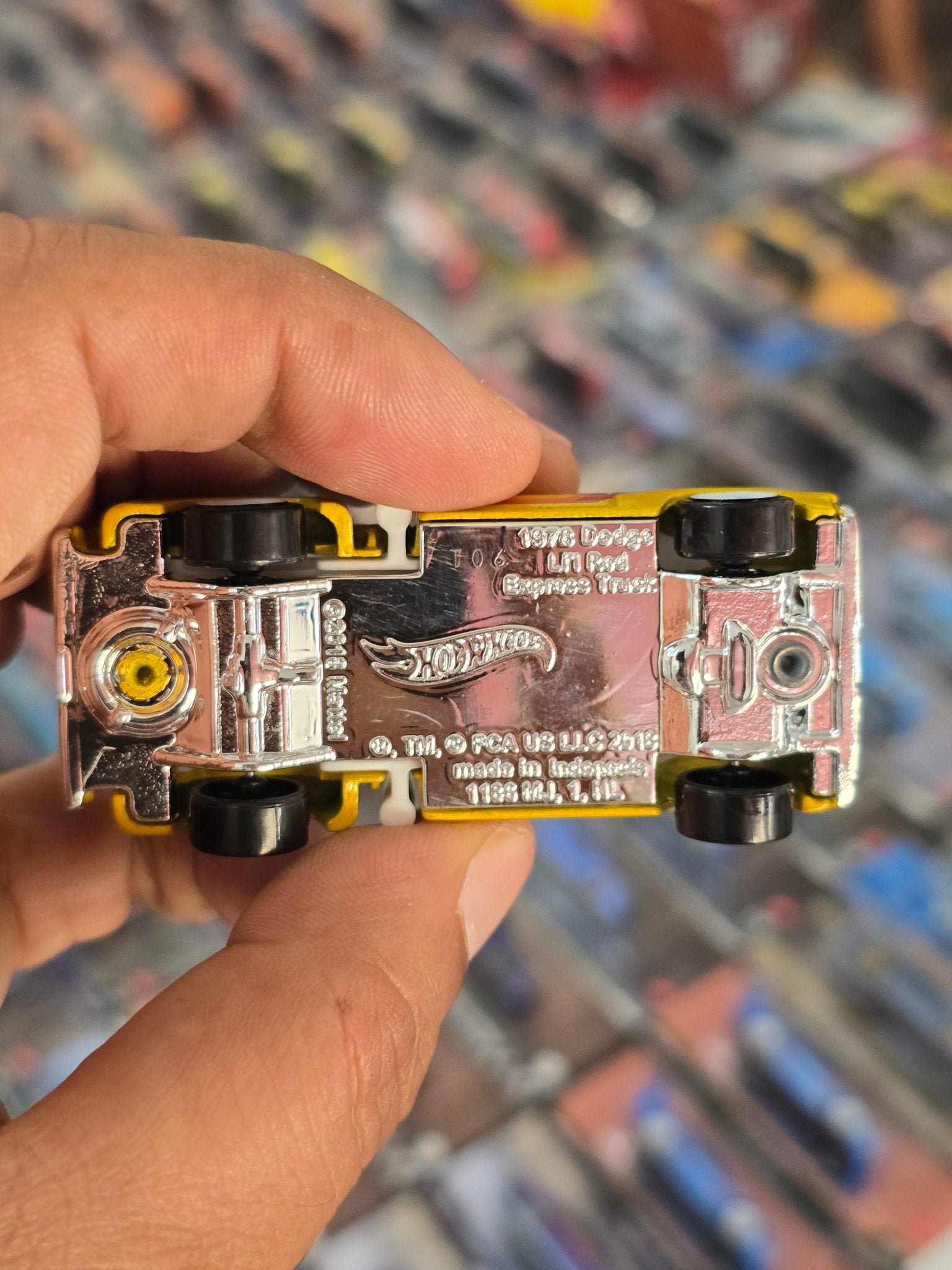 Hot Wheels 1978 Dodge Li'l Red Express Mopar - Yellow (Uncarded) - Kinder Logs