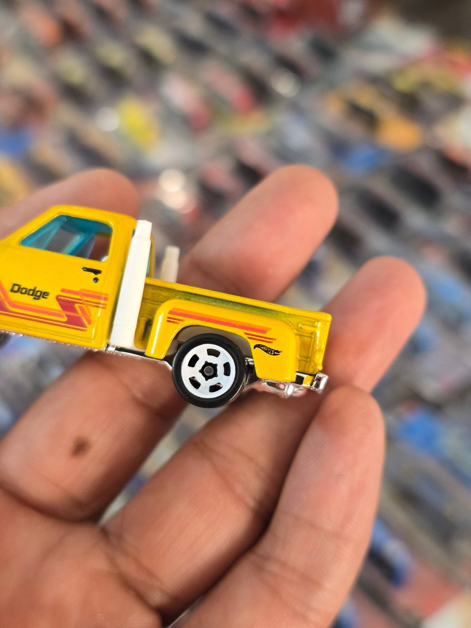 Hot Wheels 1978 Dodge Li'l Red Express Mopar - Yellow (Uncarded) - Kinder Logs