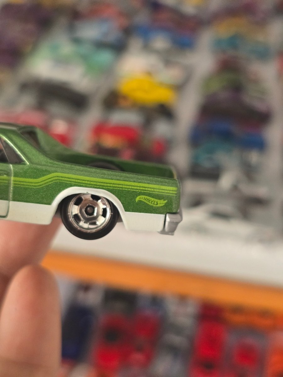 Hot Wheels 1980 Chevrolet El Camino SS - Green (Uncarded) - Kinder Logs
