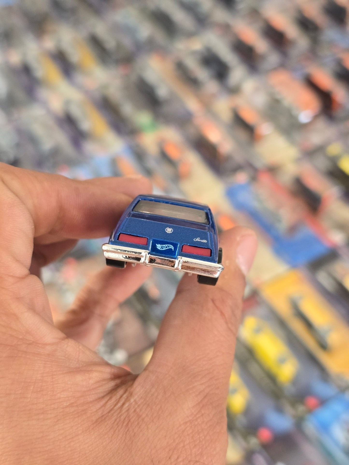Hot Wheels 1982 Cadillac Seville (Uncarded) - Kinder Logs