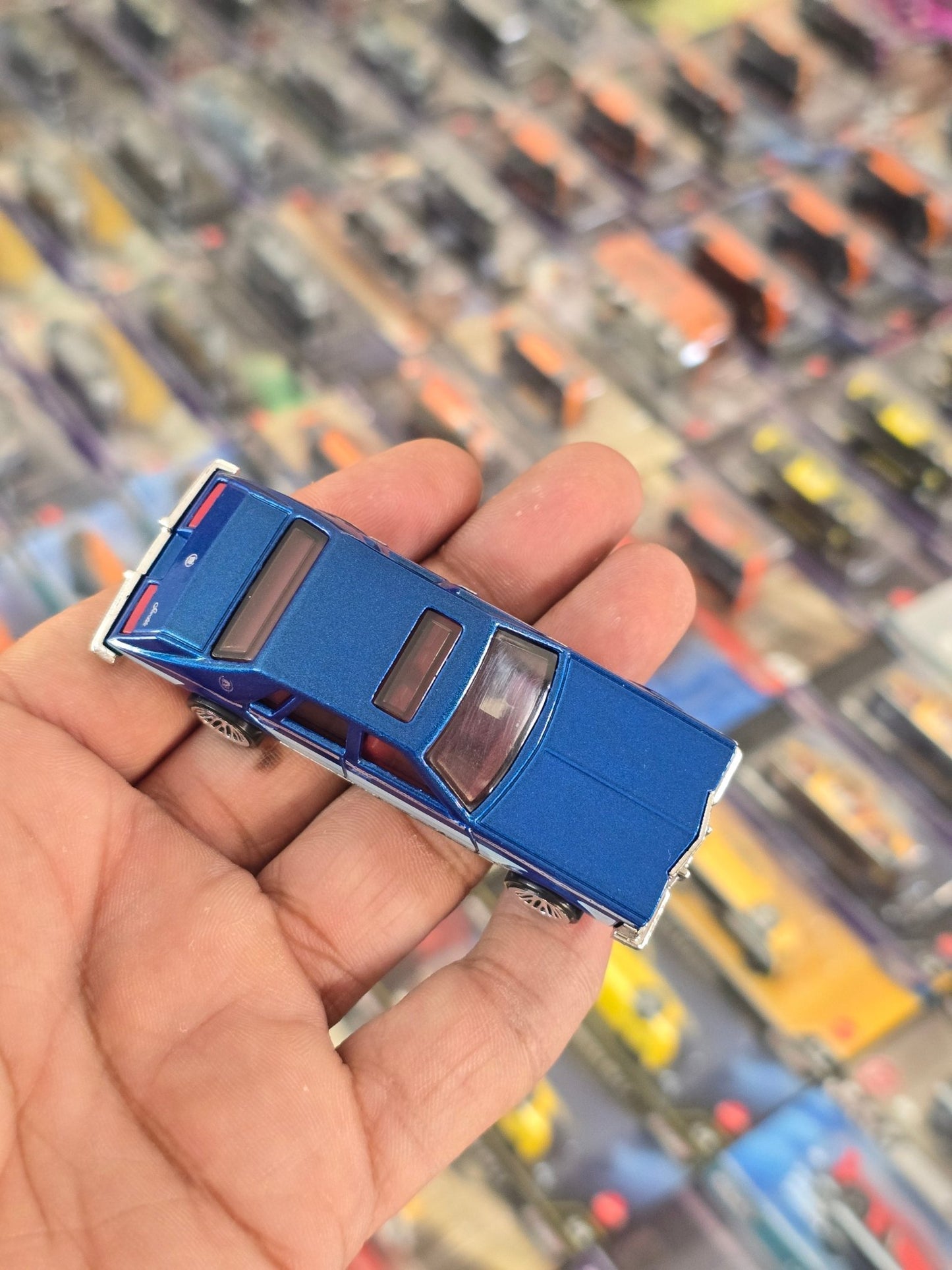 Hot Wheels 1982 Cadillac Seville (Uncarded) - Kinder Logs