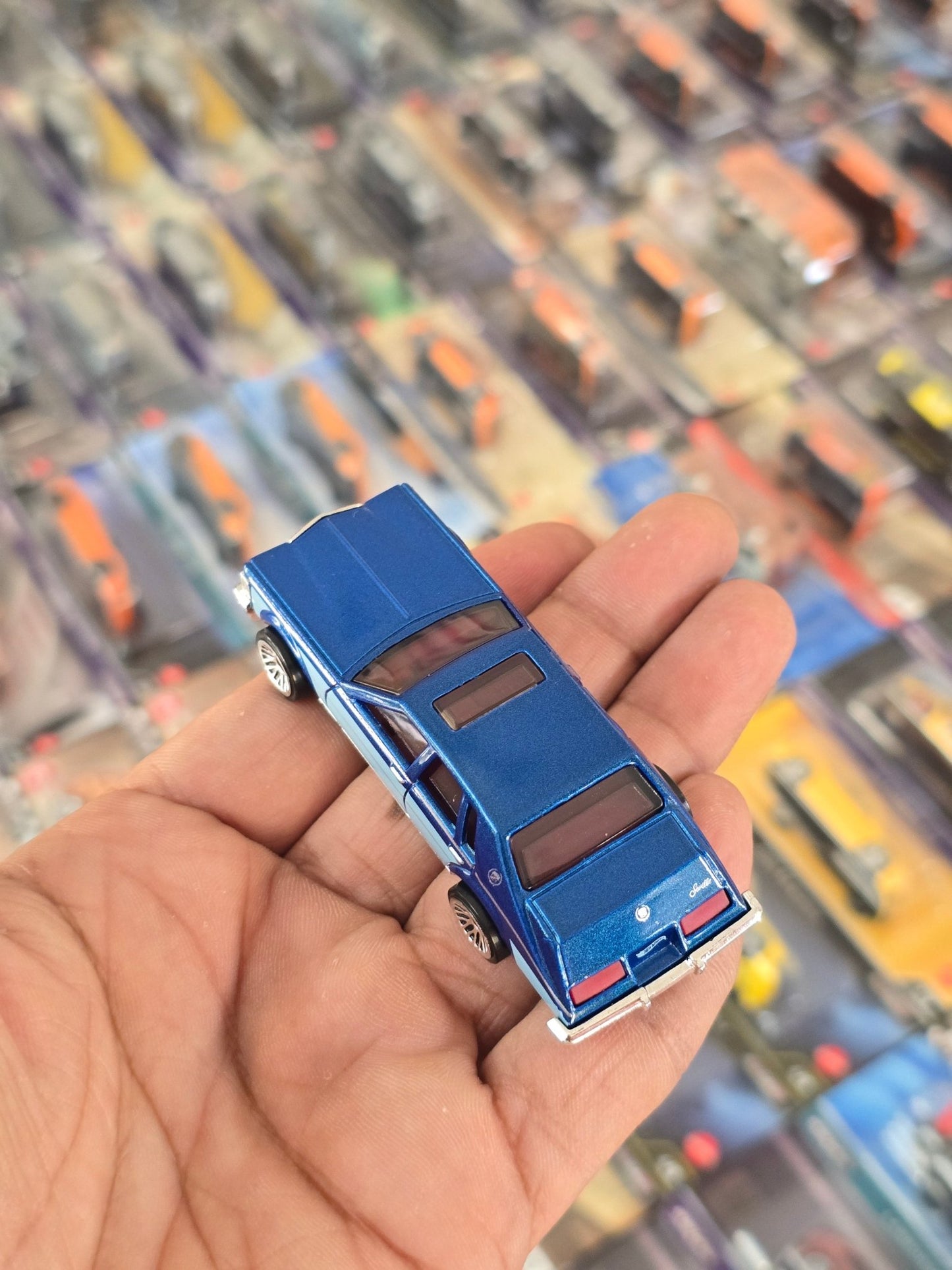 Hot Wheels 1982 Cadillac Seville (Uncarded) - Kinder Logs