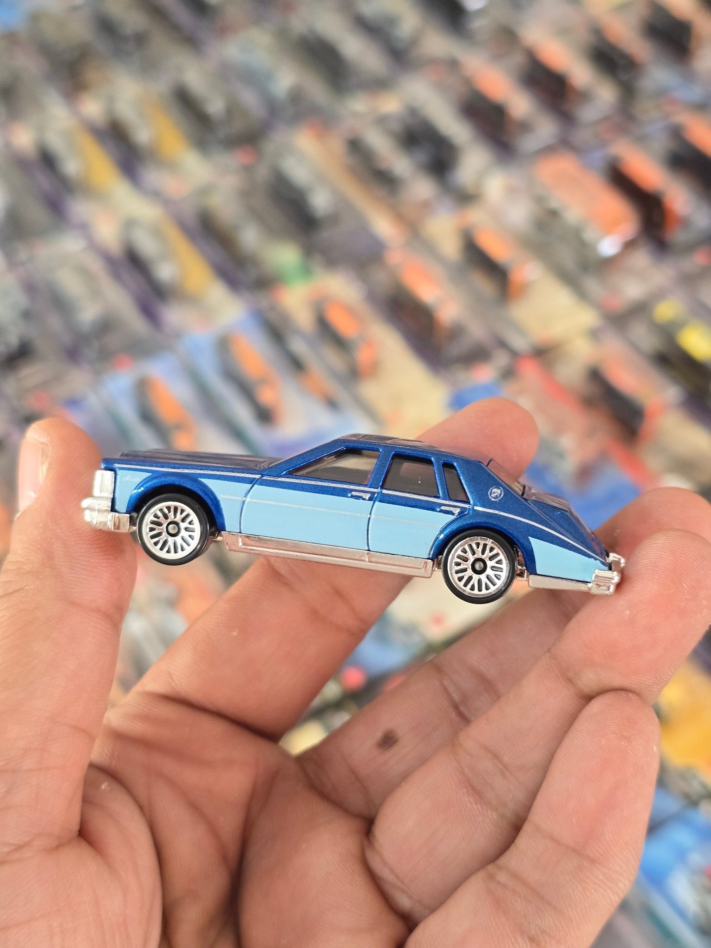 Hot Wheels 1982 Cadillac Seville (Uncarded) - Kinder Logs
