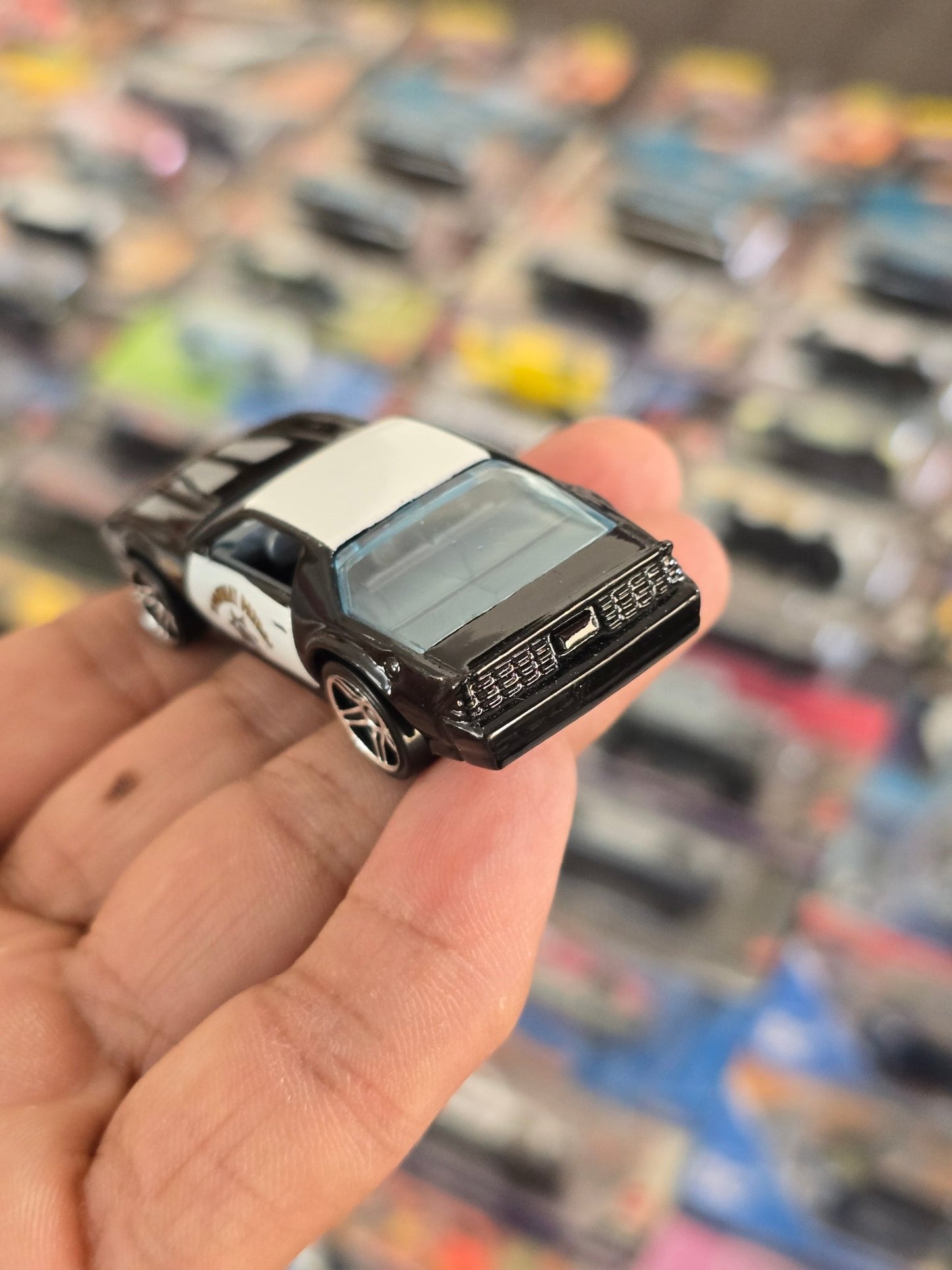 Hot Wheels 1985 Chevrolet Camaro Police Car (Uncarded) - Kinder Logs