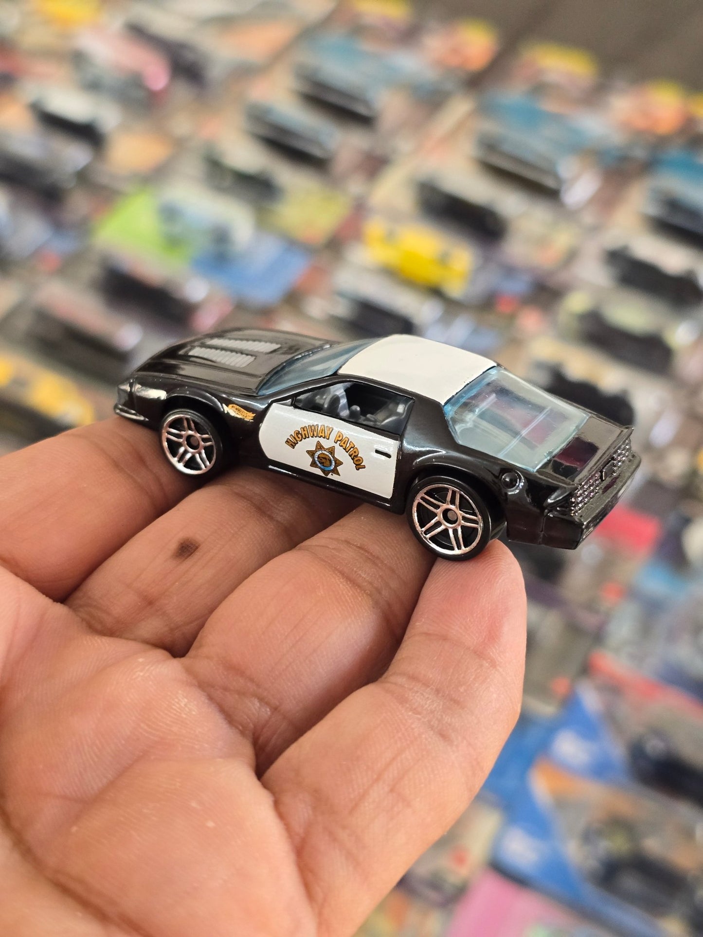 Hot Wheels 1985 Chevrolet Camaro Police Car (Uncarded) - Kinder Logs