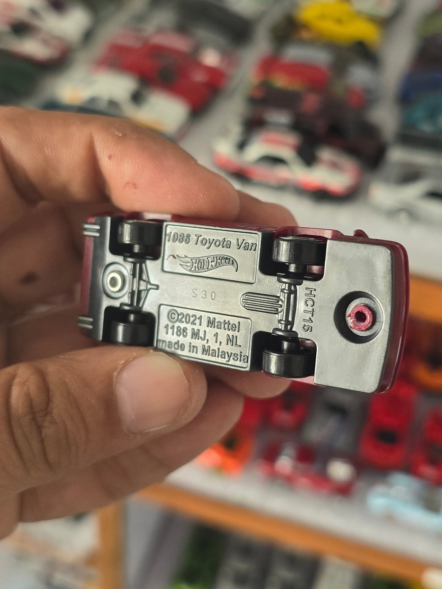 Hot Wheels 1986 Toyota Van - Maroon (Uncarded) - Kinder Logs