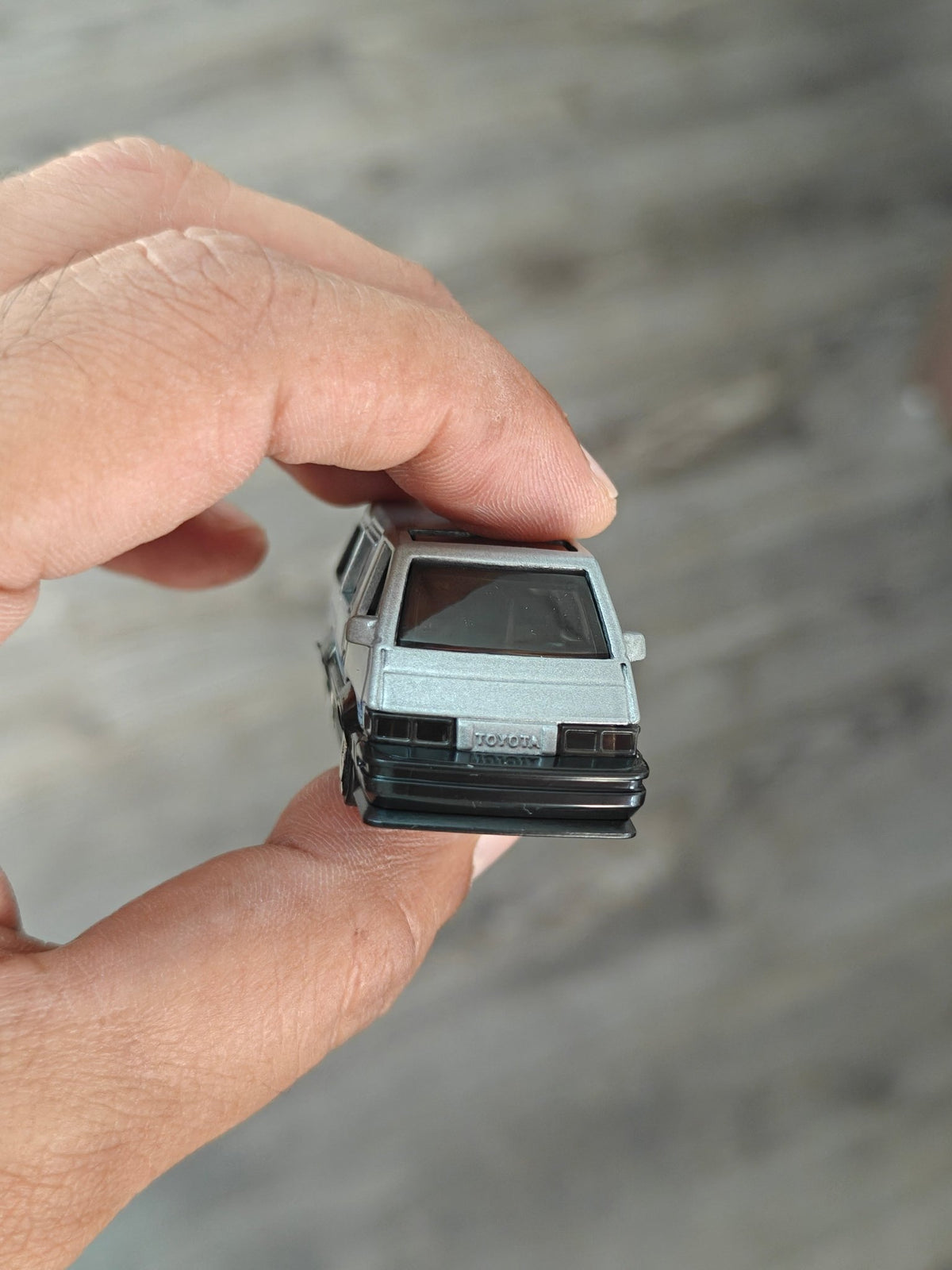 Hot Wheels 1986 Toyota Van - Silver (Uncarded - New) - Kinder Logs