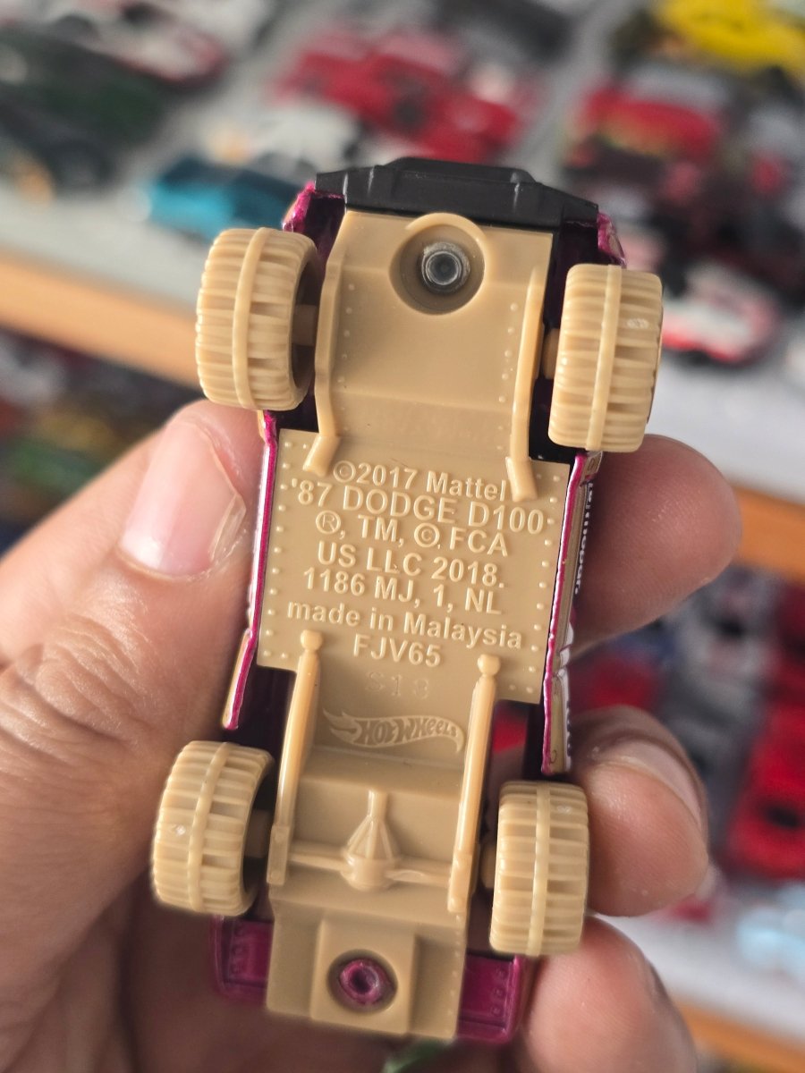 Hot Wheels 1987 Dodge D100 - Pink (Uncarded) - Kinder Logs