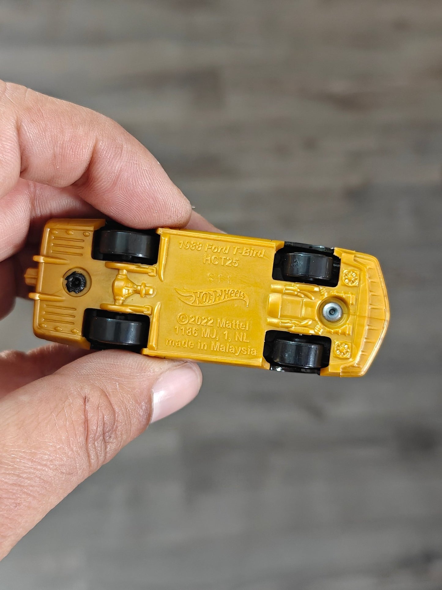 Hot Wheels 1988 Ford Thunderbird - Black (Uncarded - New) - Kinder Logs